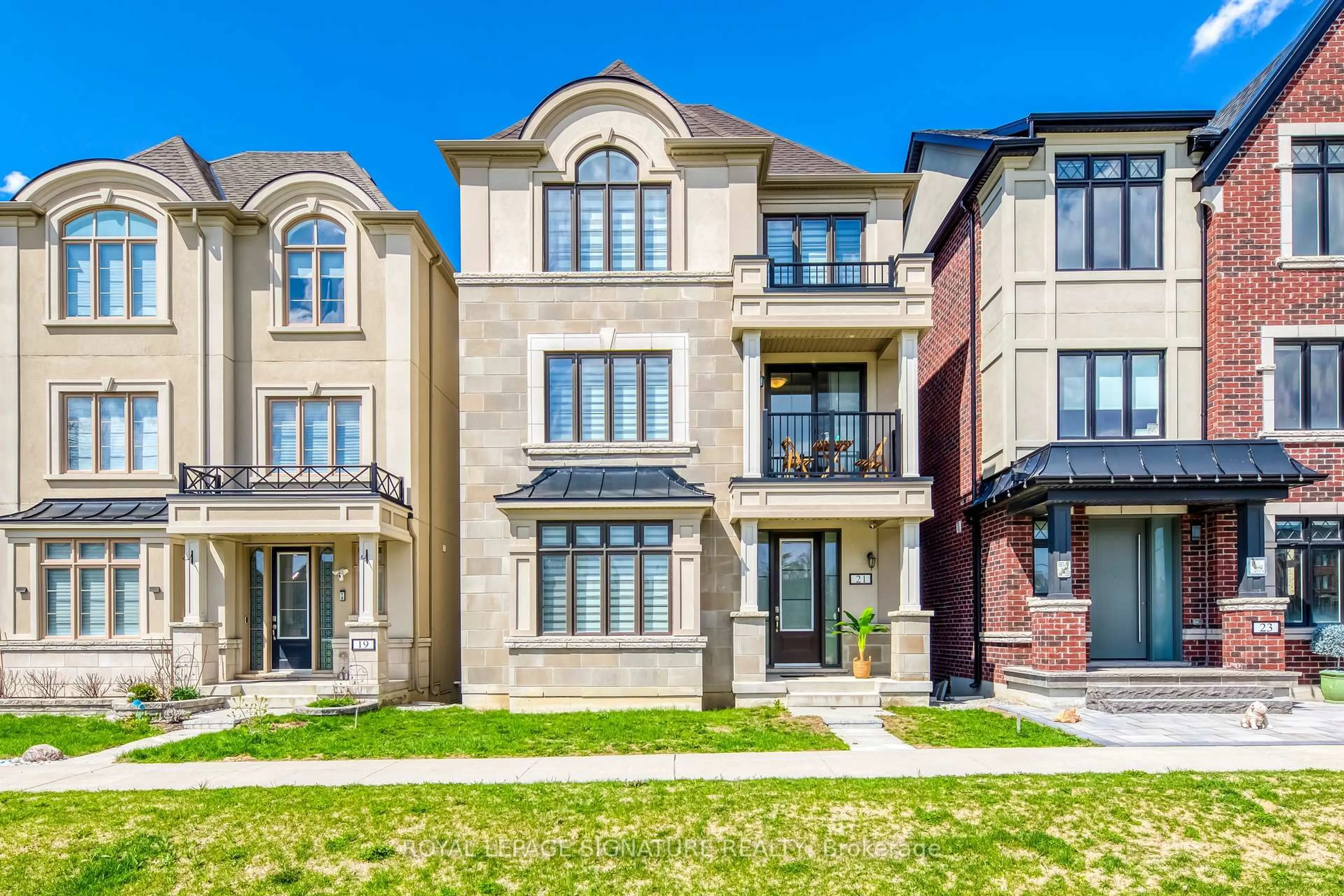 Home with brick exterior material, street for 21 Kohn Lane, Markham Ontario L6C 3J3