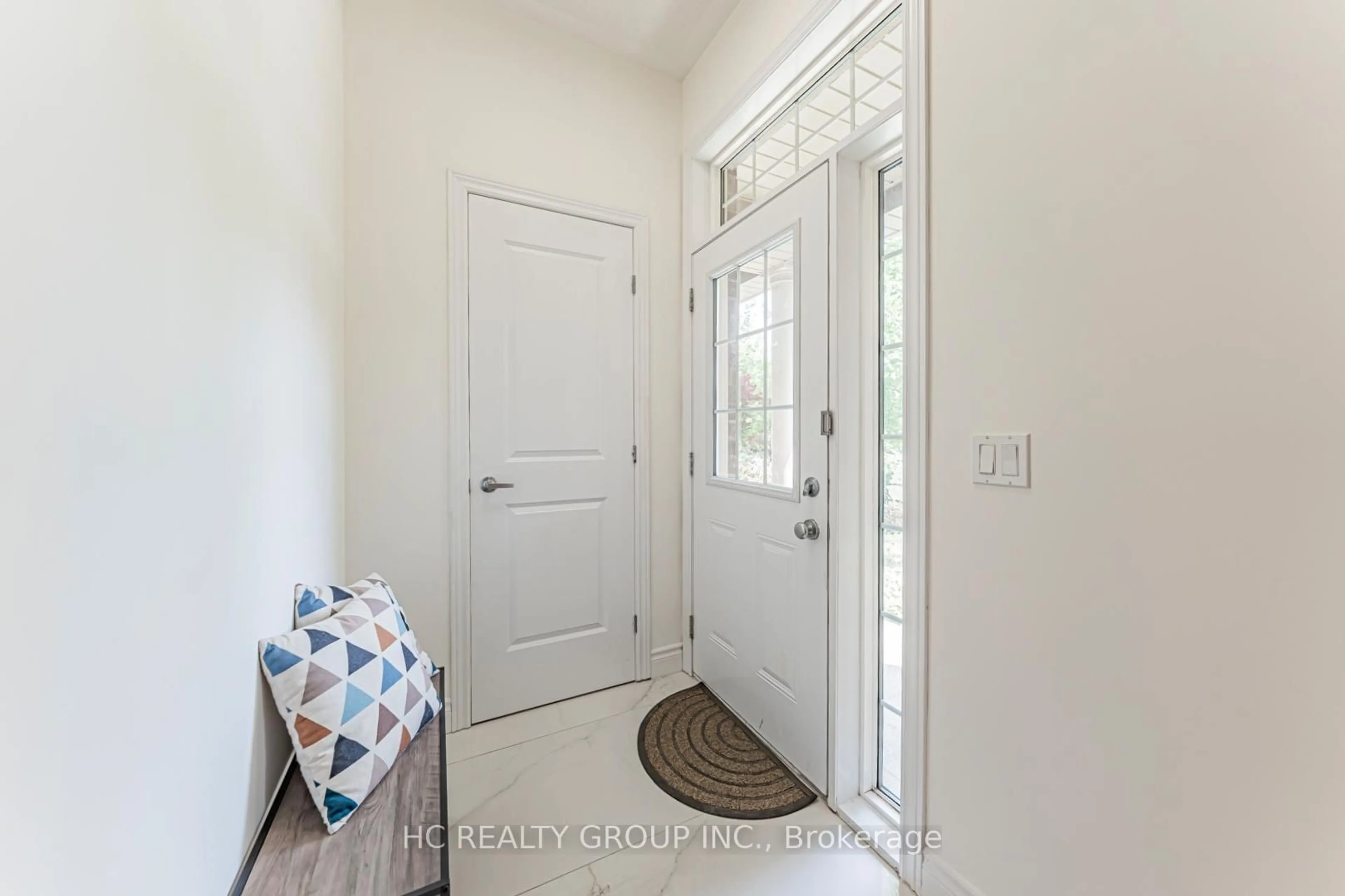 Indoor entryway for 28 Poetry Dr, Vaughan Ontario L4H 3P7