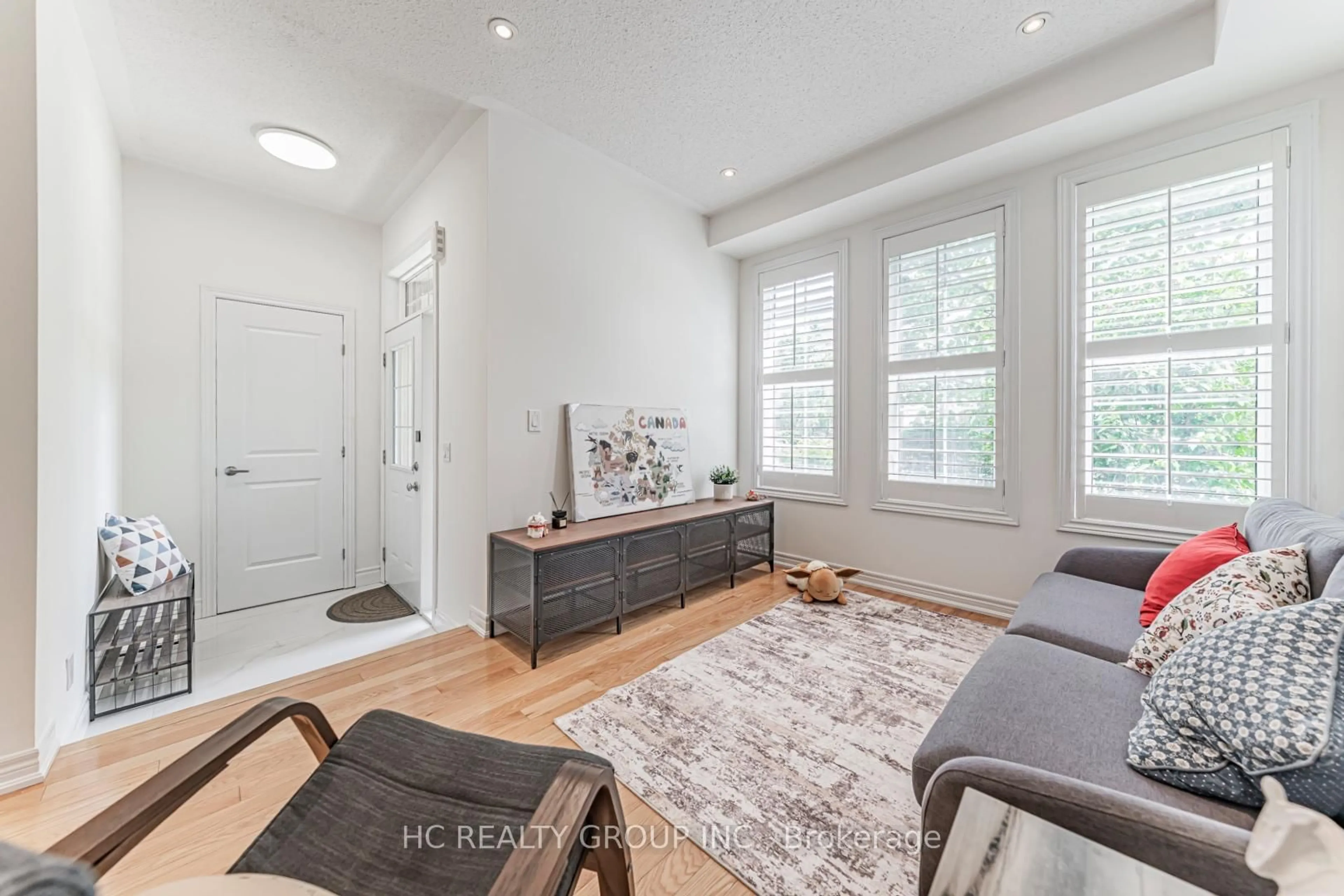 Living room with furniture, unknown for 28 Poetry Dr, Vaughan Ontario L4H 3P7