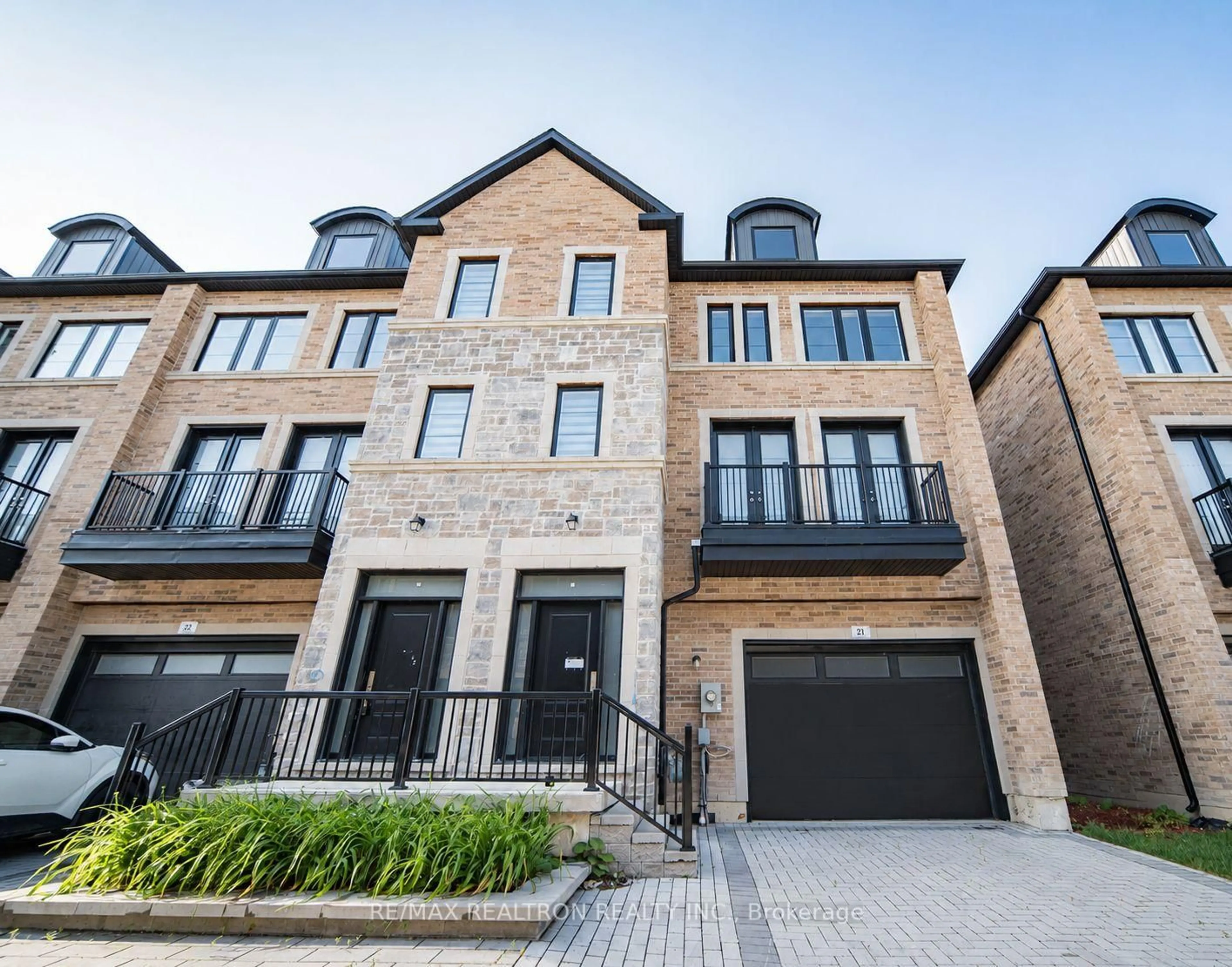 Home with brick exterior material, street for 260 Eagle St #21, Newmarket Ontario L3Y 1K1