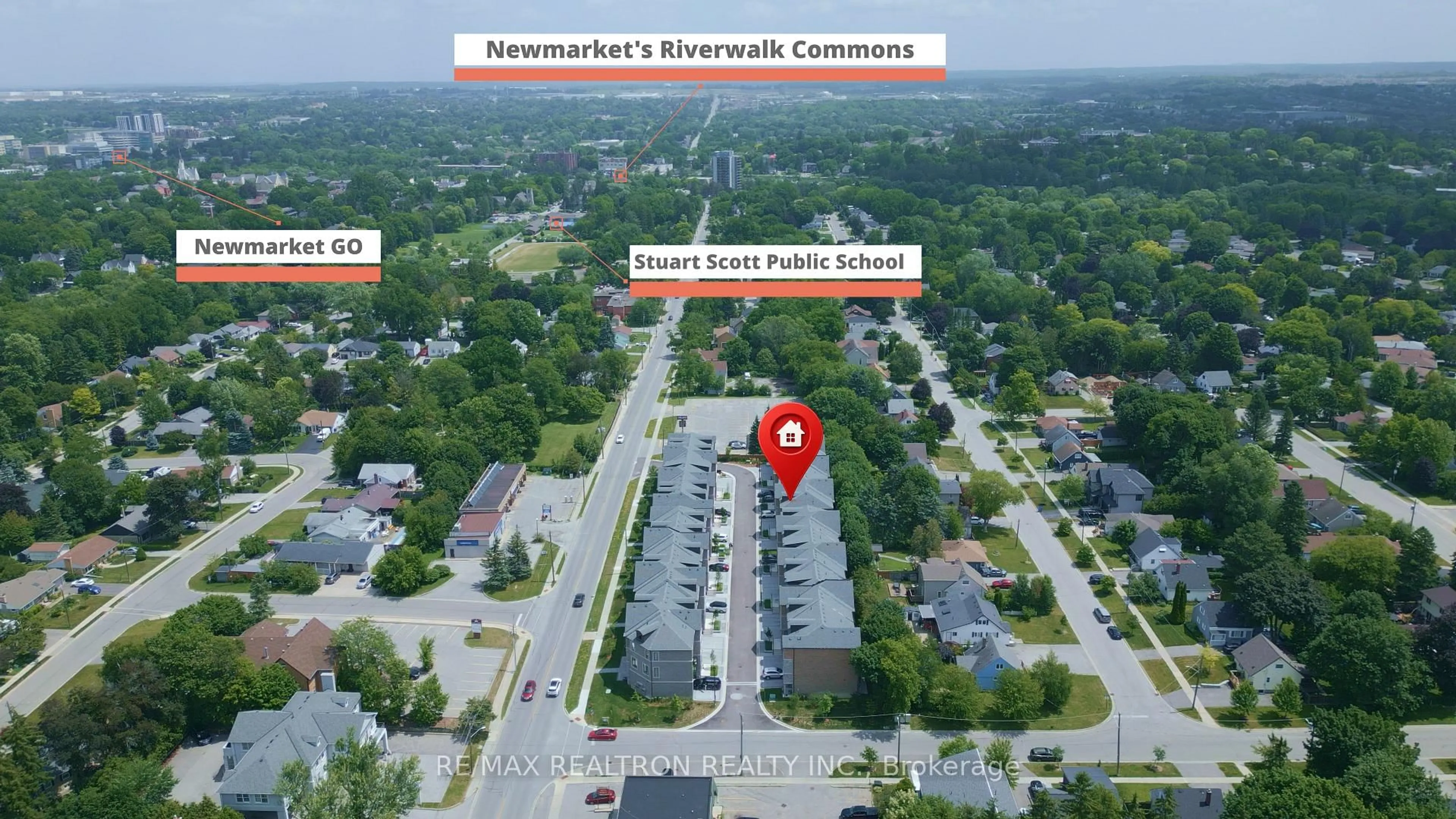 A pic from outside/outdoor area/front of a property/back of a property/a pic from drone, street for 260 Eagle St #21, Newmarket Ontario L3Y 1K1