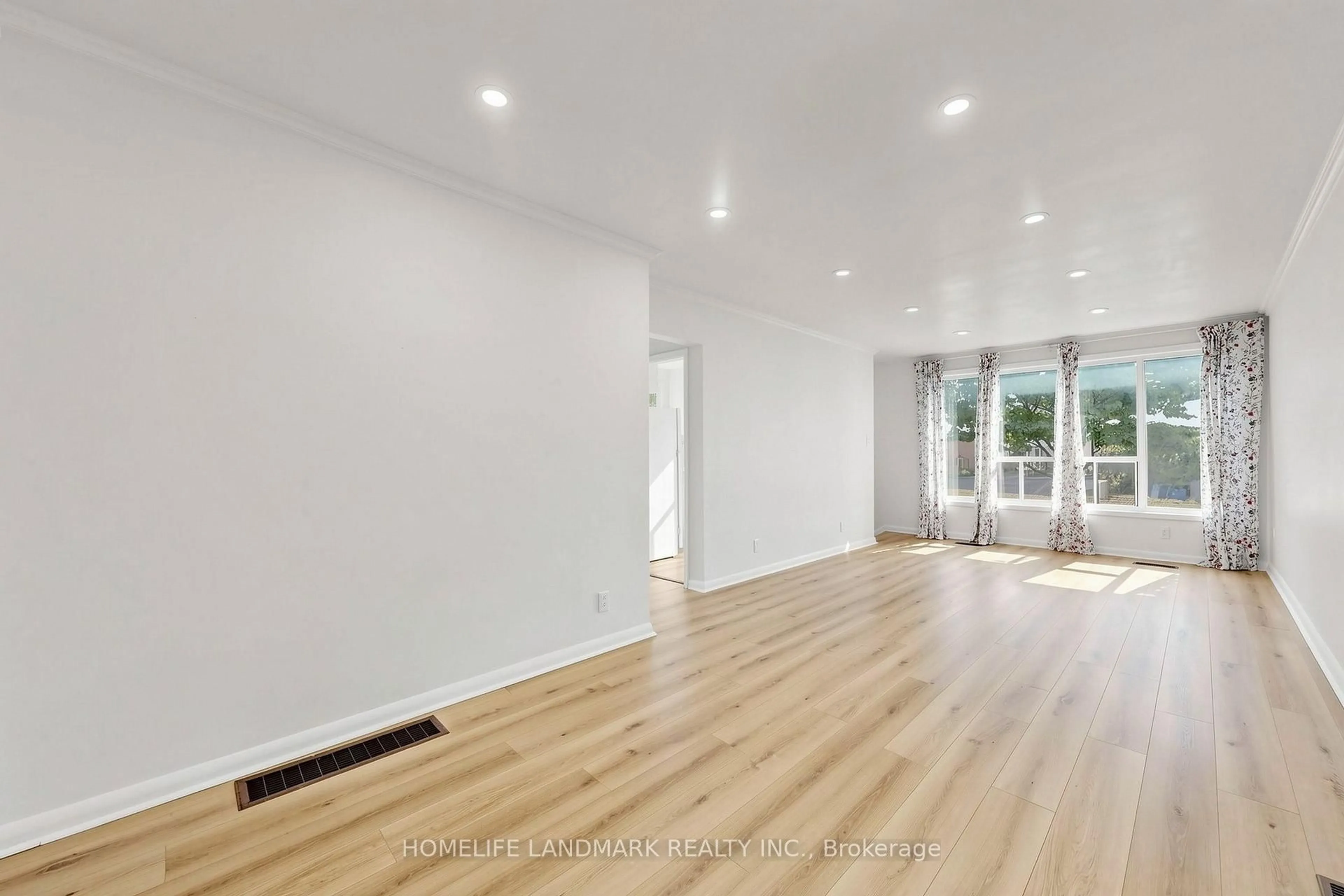 A pic of a room for 212 Beechy Dr, Richmond Hill Ontario L4C 2X7