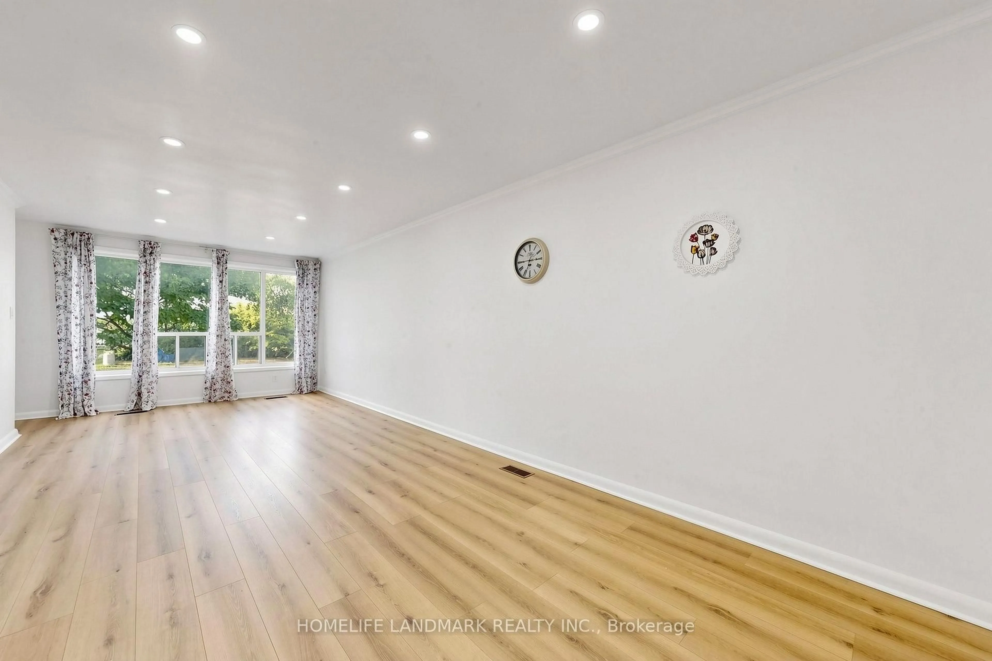 A pic of a room for 212 Beechy Dr, Richmond Hill Ontario L4C 2X7