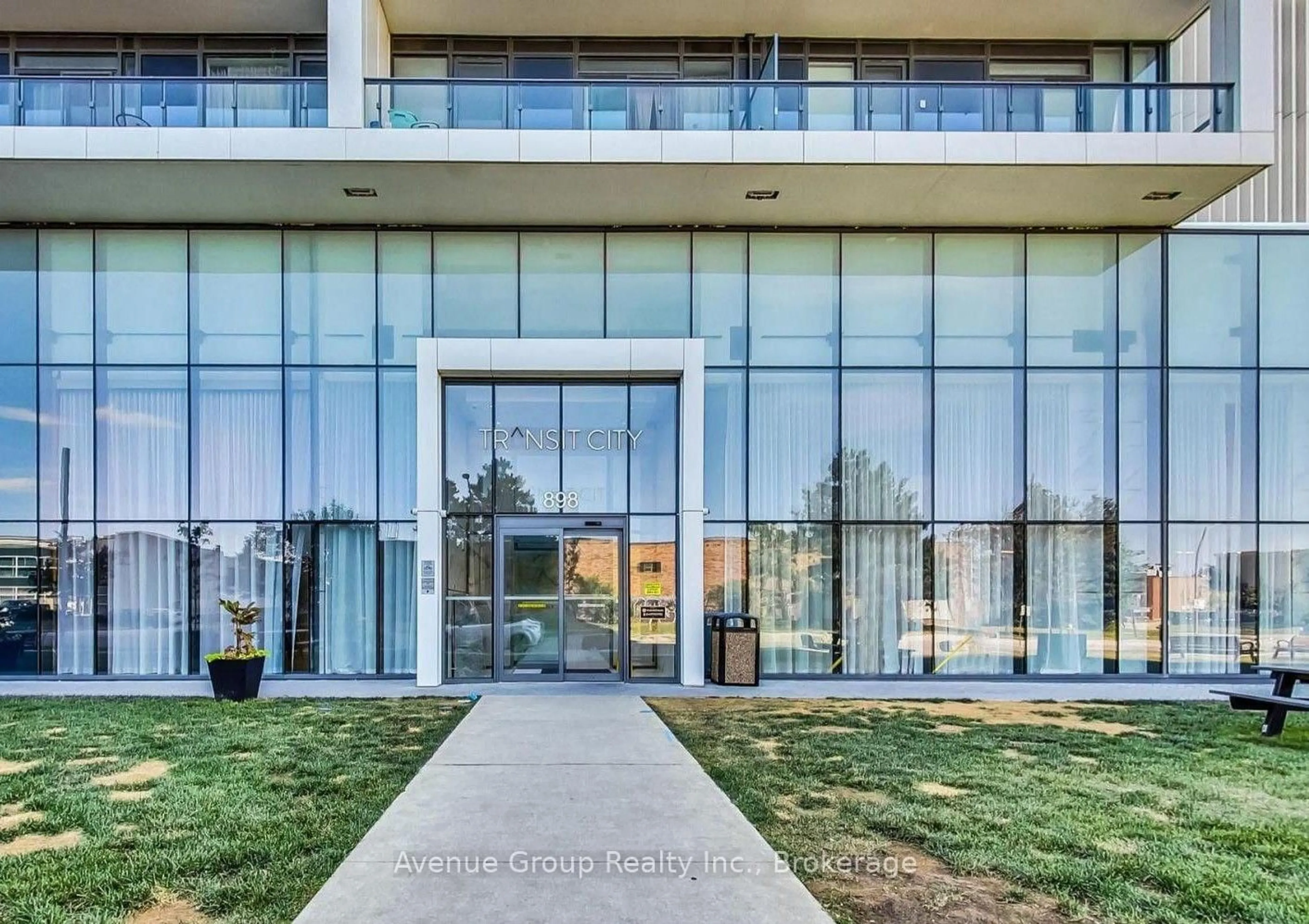 Indoor foyer for 898 Portage Pkwy #2106, Vaughan Ontario L4K 0J6