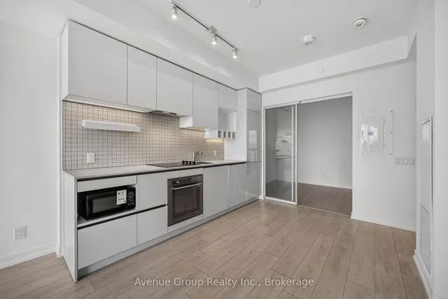 898 Portage Pkwy #2106, Vaughan 4