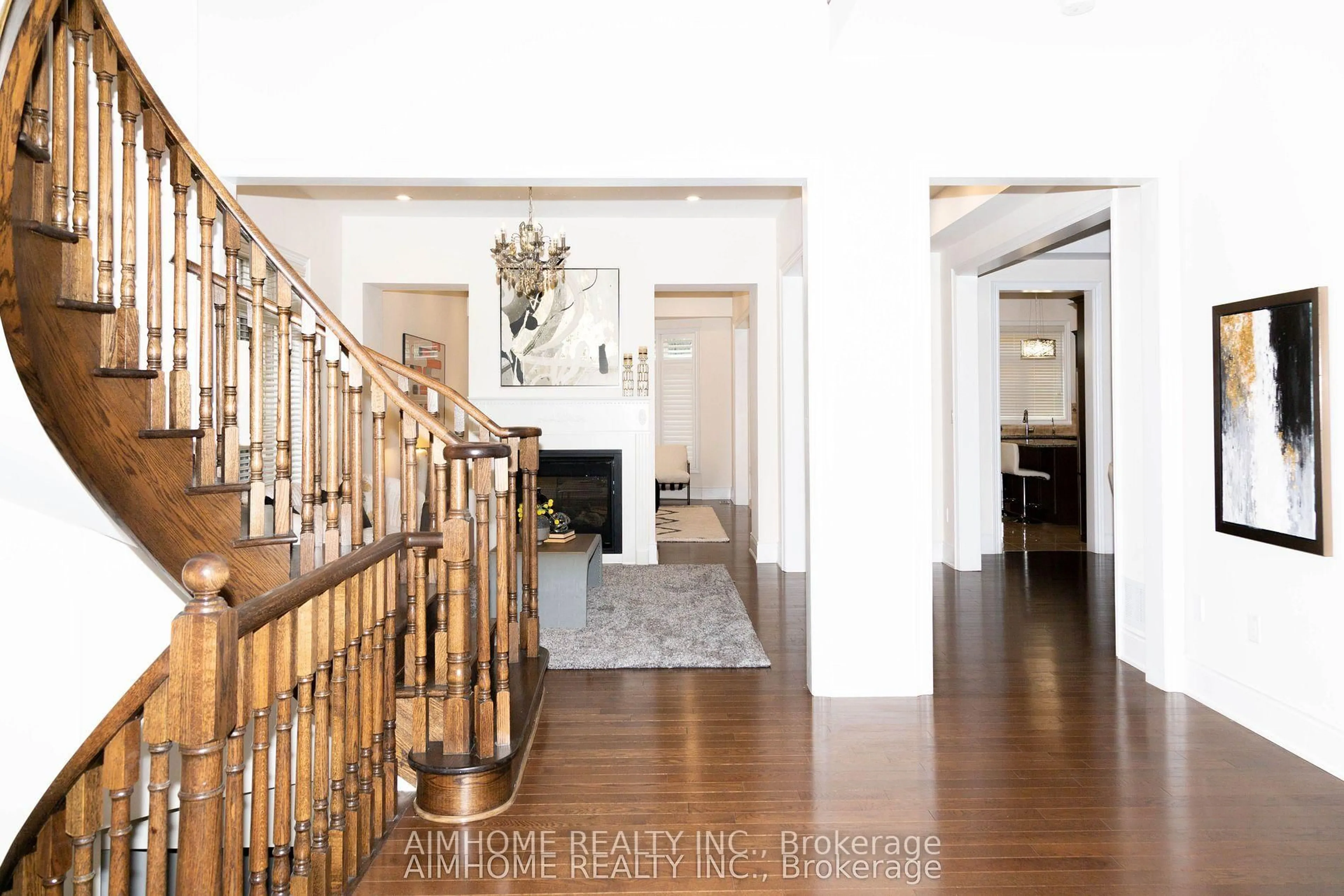 Indoor entryway for 36 Gracedale Dr, Richmond Hill Ontario L4C 0Y3