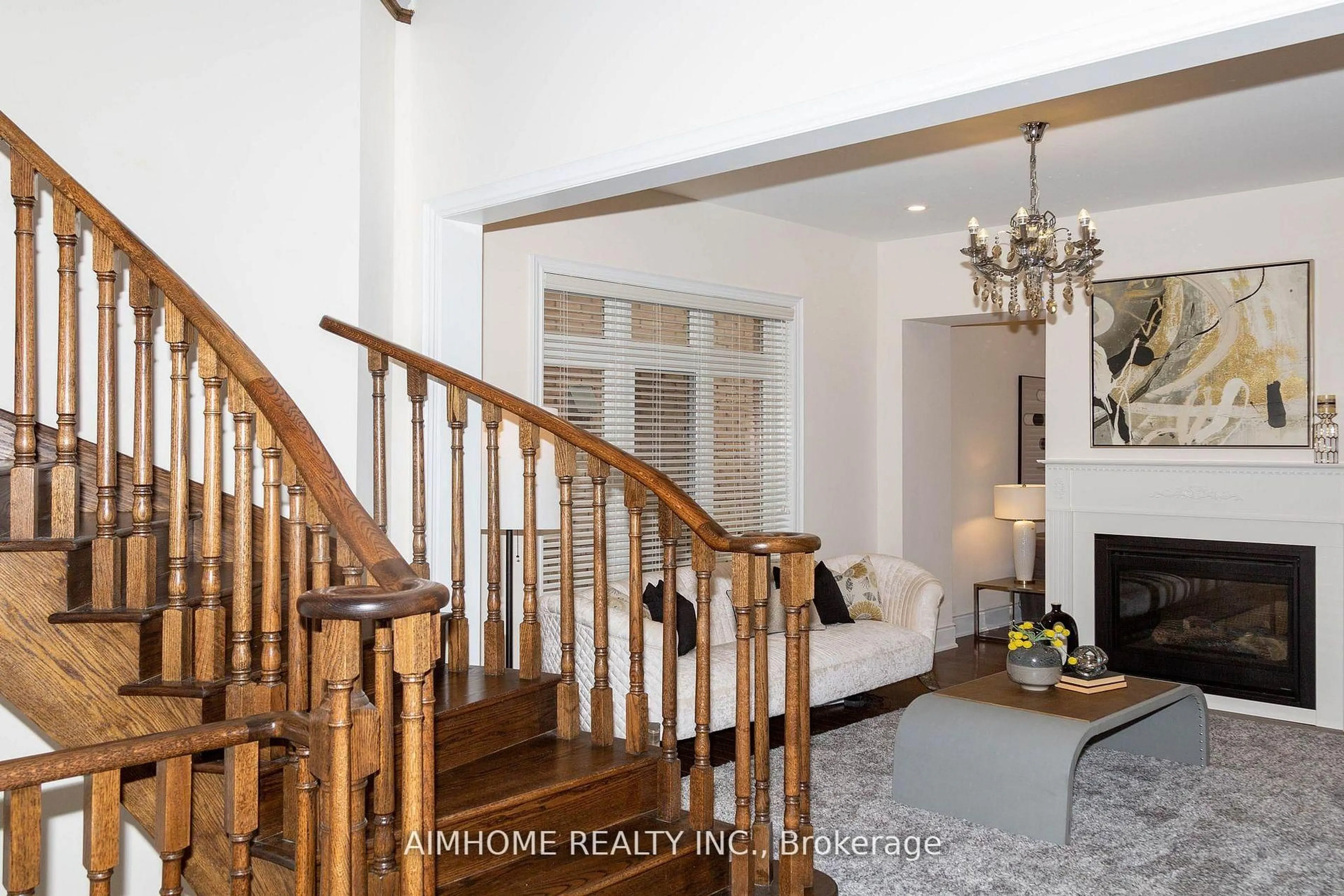 Indoor entryway for 36 Gracedale Dr, Richmond Hill Ontario L4C 0Y3