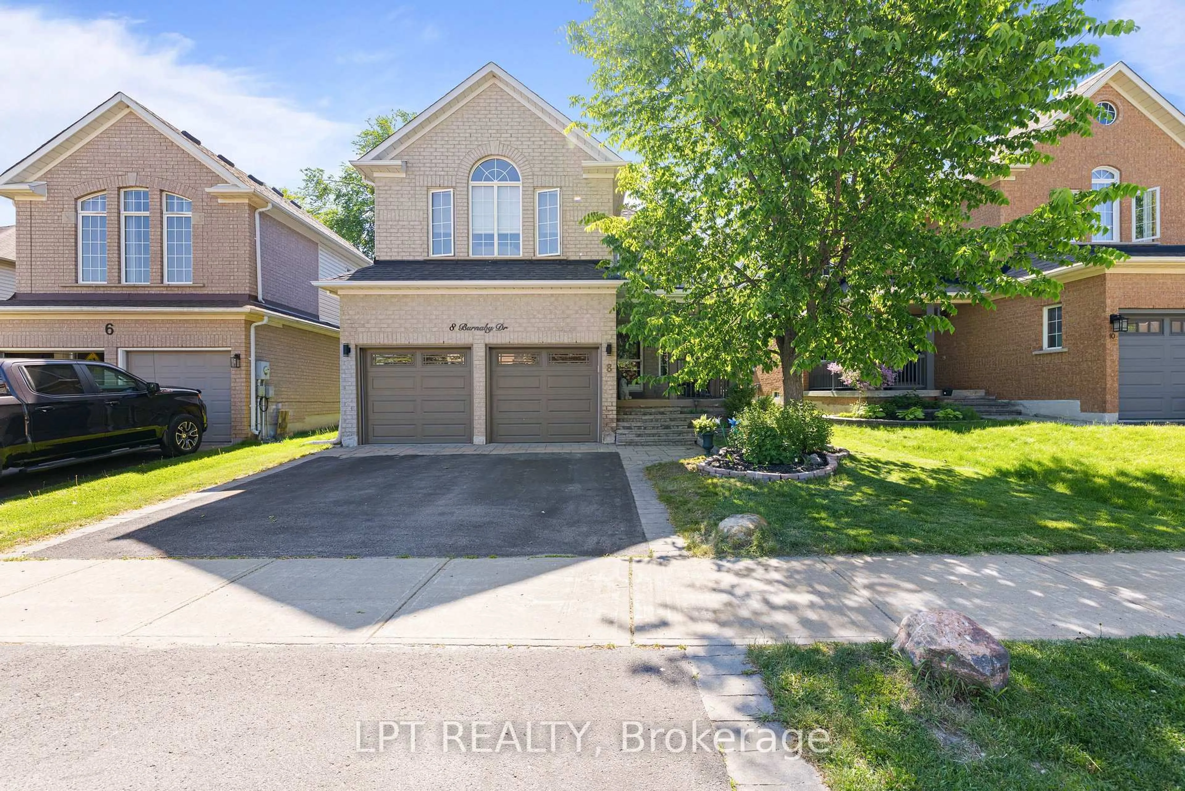 A pic from outside/outdoor area/front of a property/back of a property/a pic from drone, street for 8 Burnaby Dr, Georgina Ontario L4P 3Z1