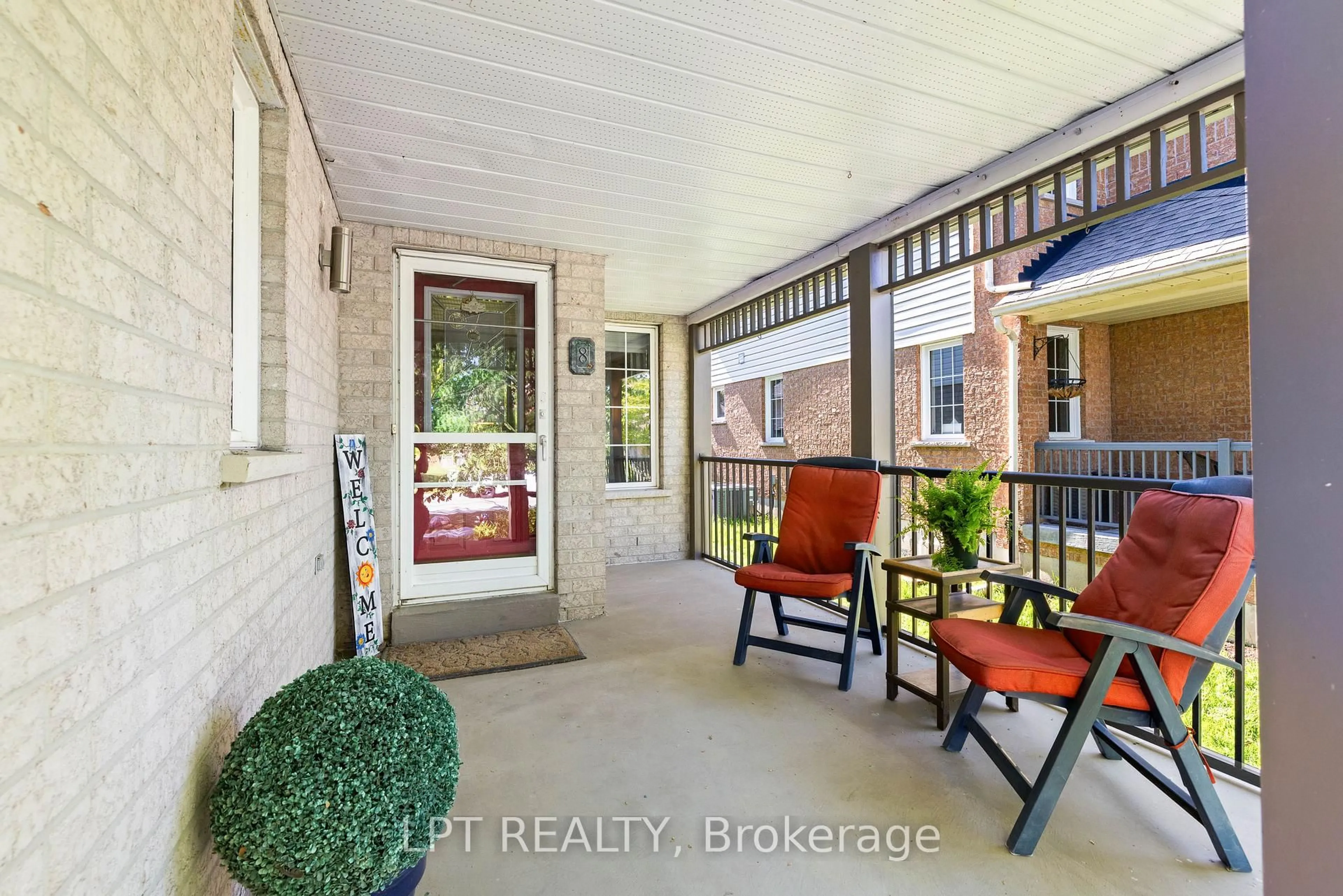 Patio, street for 8 Burnaby Dr, Georgina Ontario L4P 3Z1