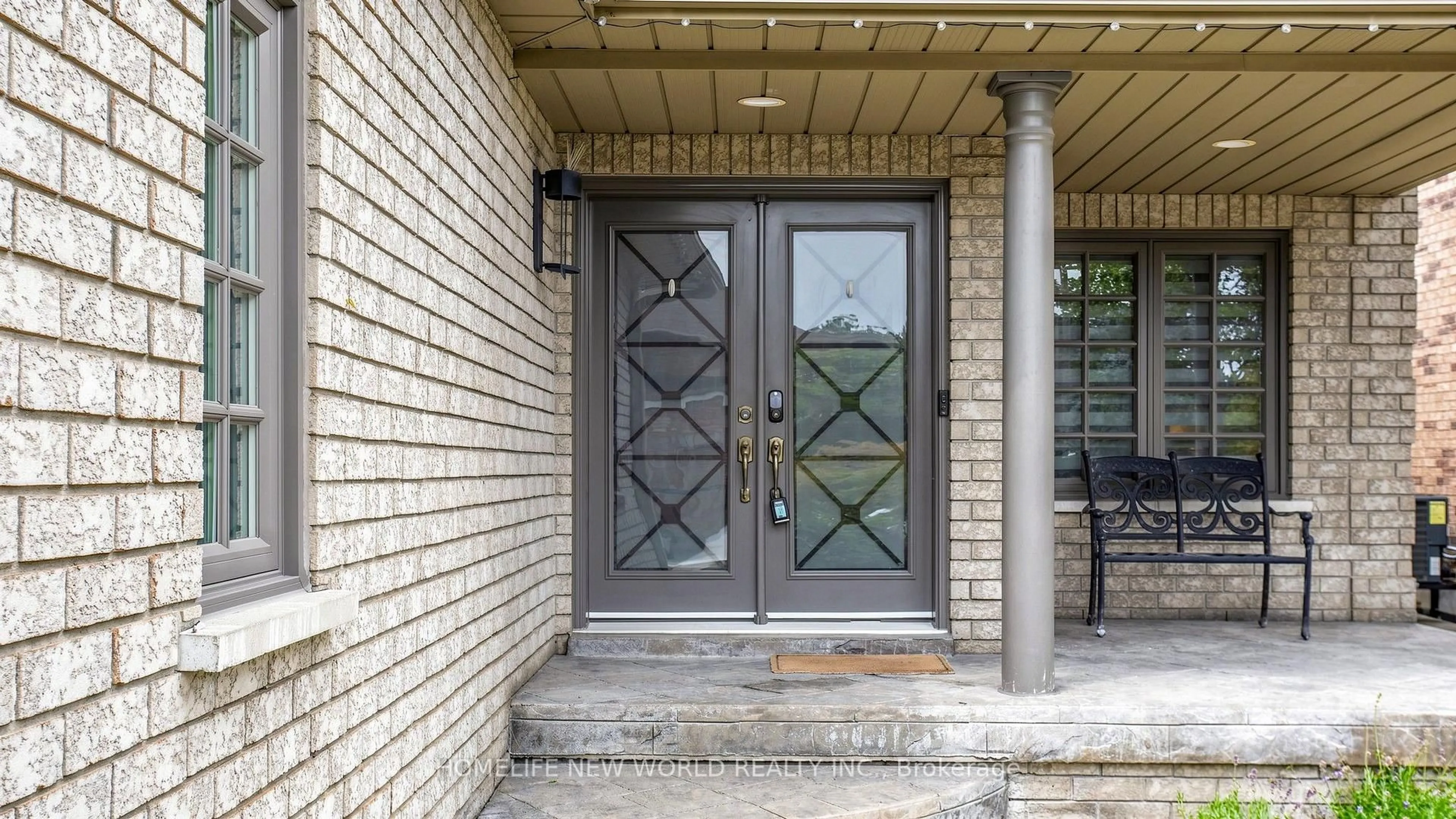 Indoor entryway for 526 Cunningham Dr, Vaughan Ontario L6A 2H1