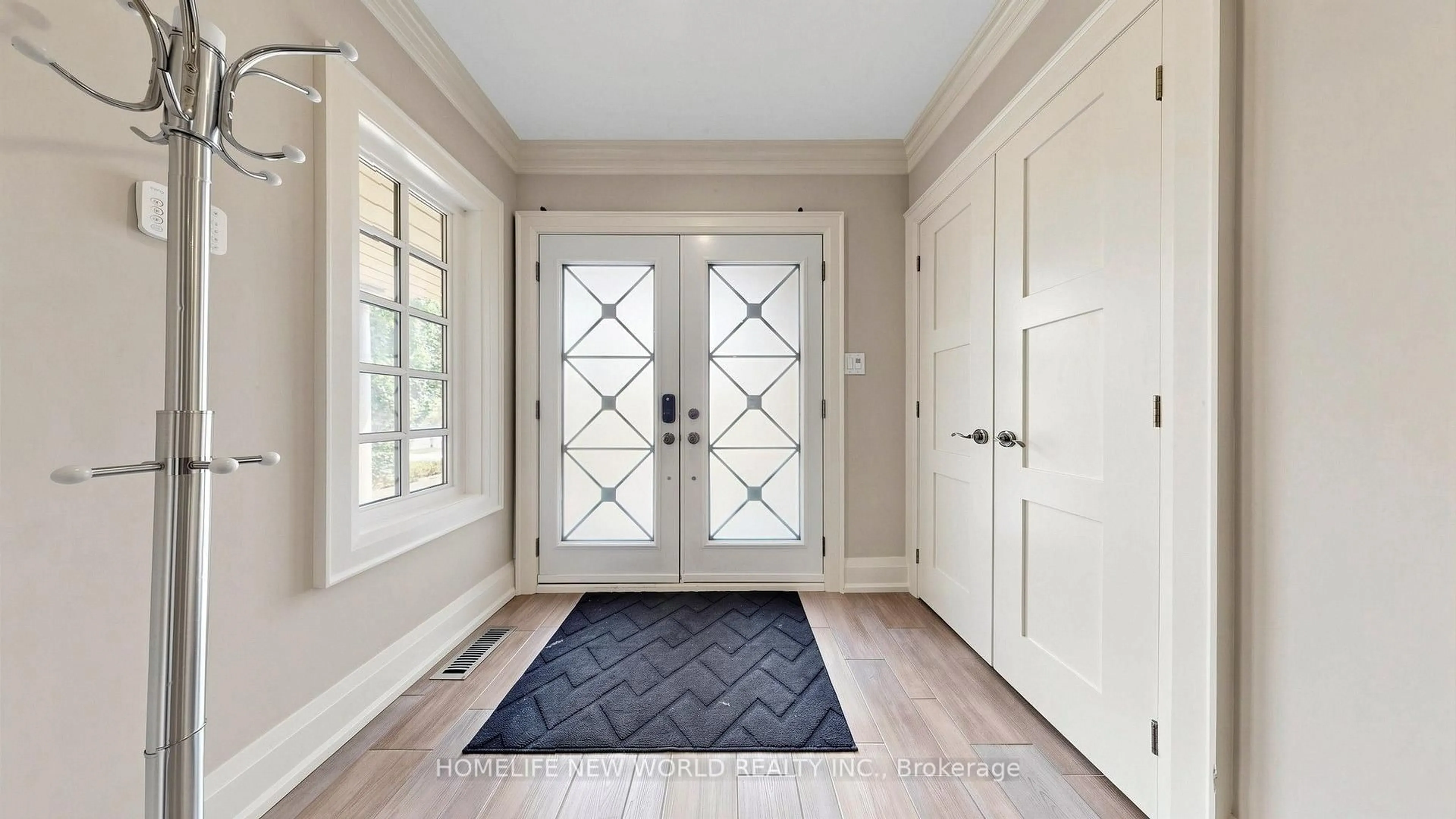 Indoor entryway for 526 Cunningham Dr, Vaughan Ontario L6A 2H1