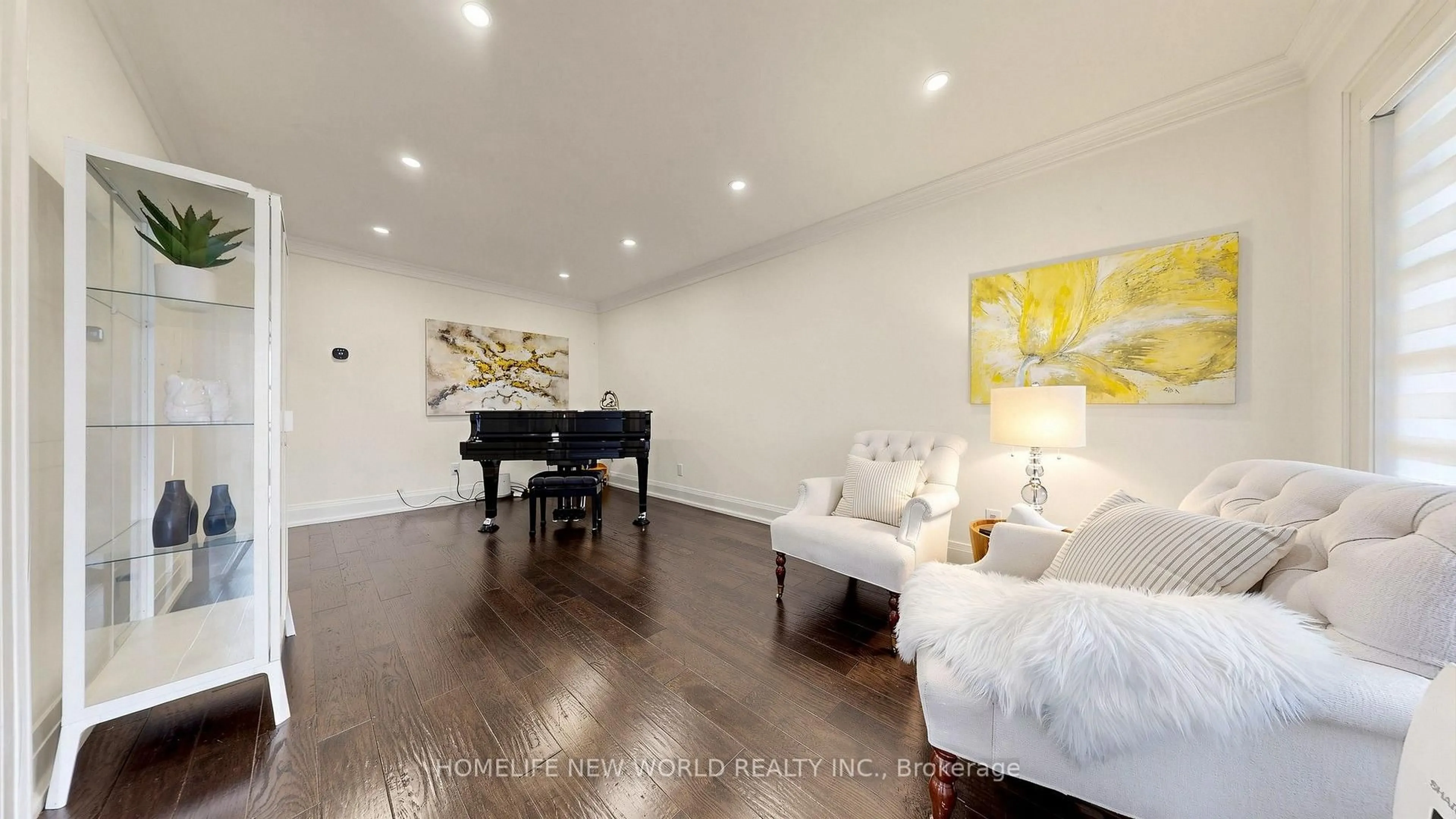 Living room with furniture, wood/laminate floor for 526 Cunningham Dr, Vaughan Ontario L6A 2H1