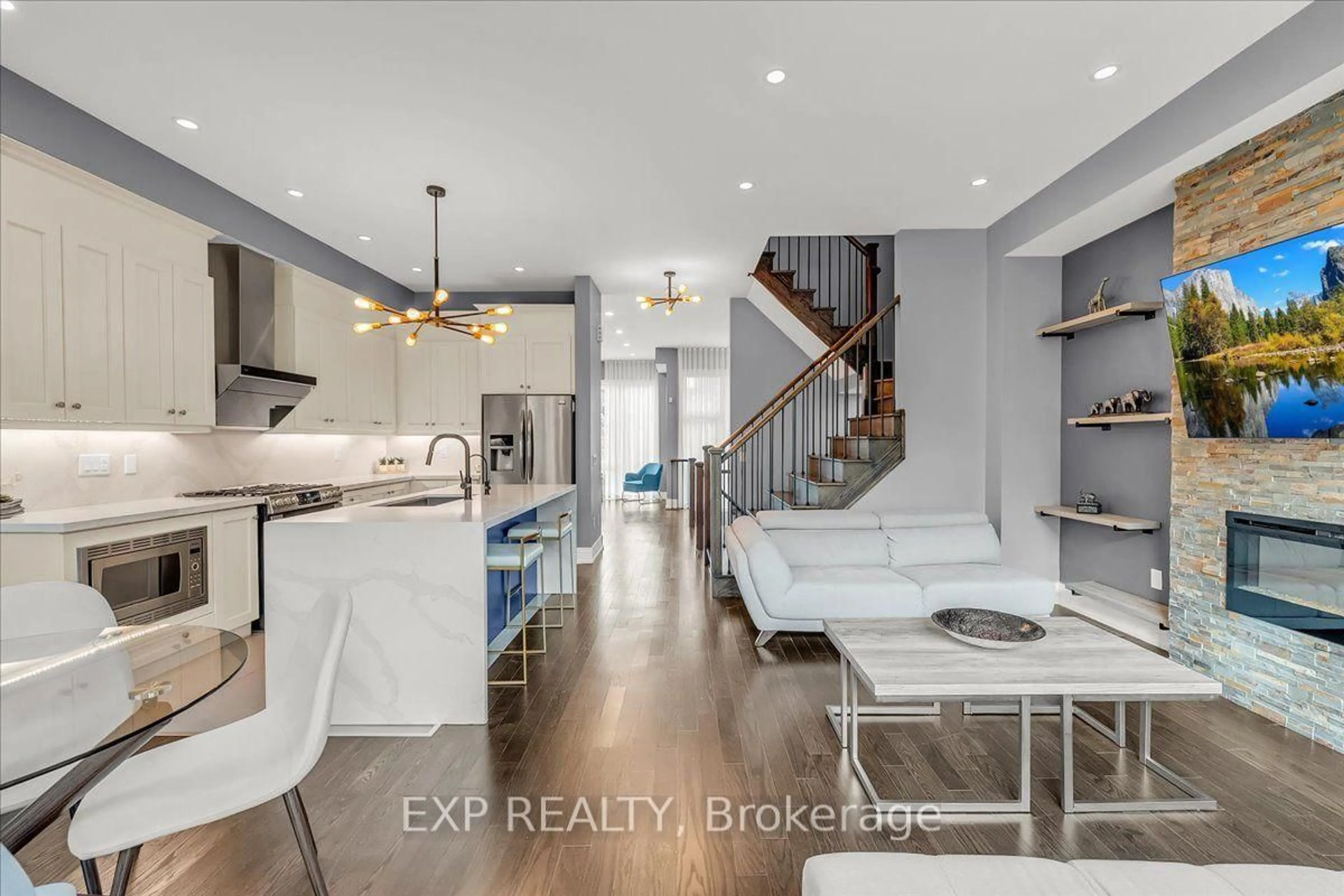 Open concept kitchen, ceramic/tile floor for 28 Crestridge Dr, Vaughan Ontario L4J 0K1