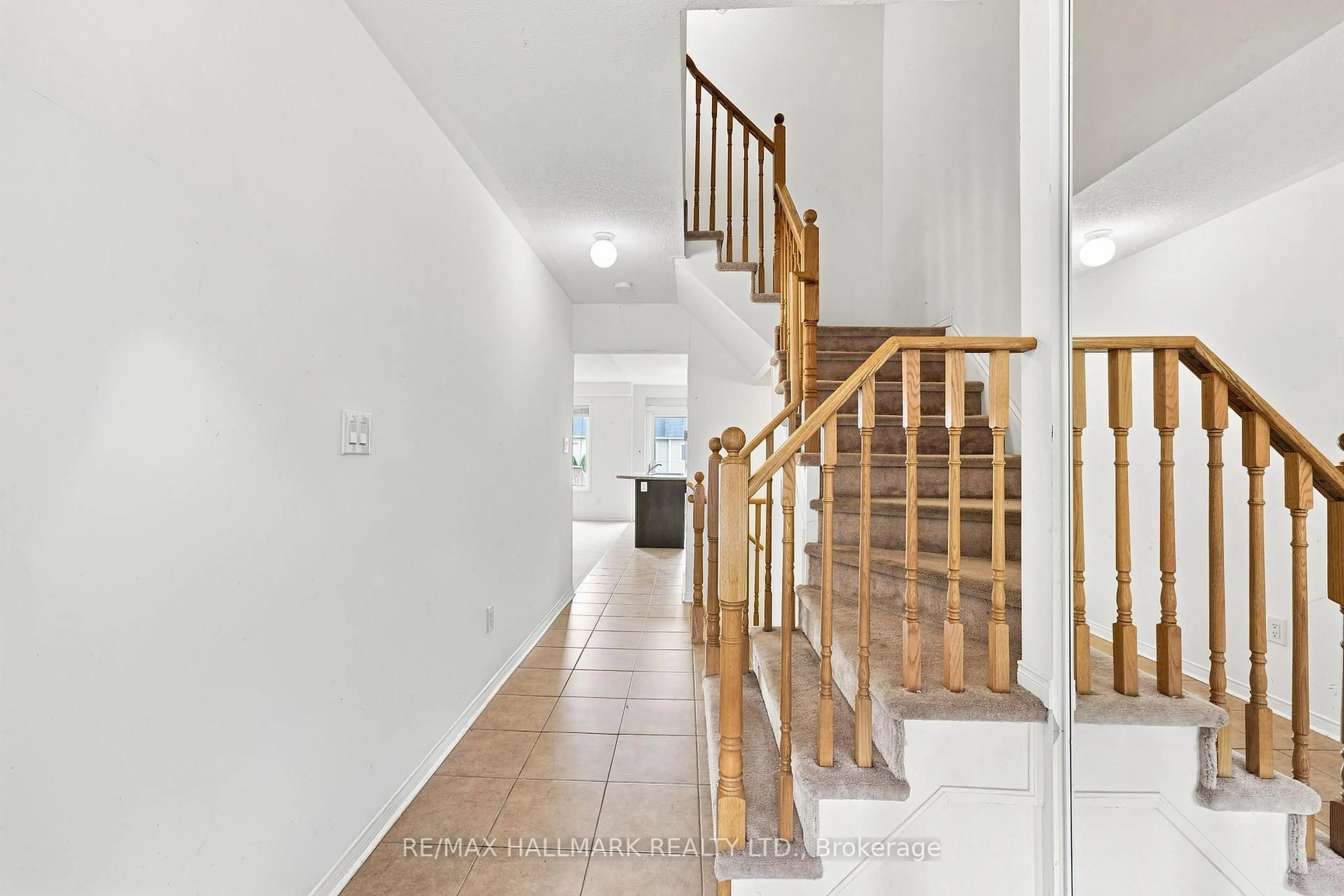 Indoor foyer for 69 Orr Dr, Bradford West Gwillimbury Ontario L3Z 0B9