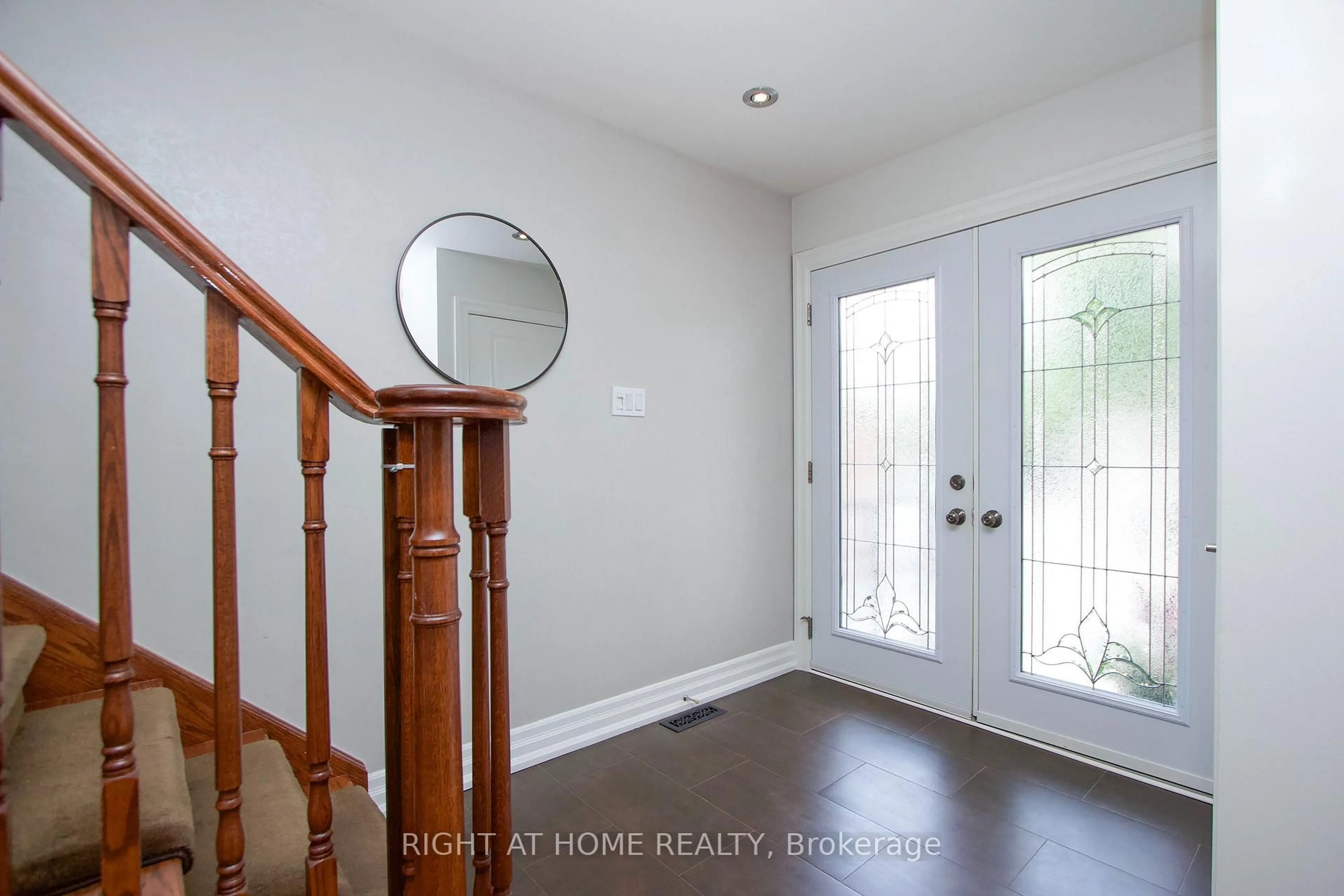 Indoor entryway for 137 Joanna Cres, Vaughan Ontario L4J 5G3