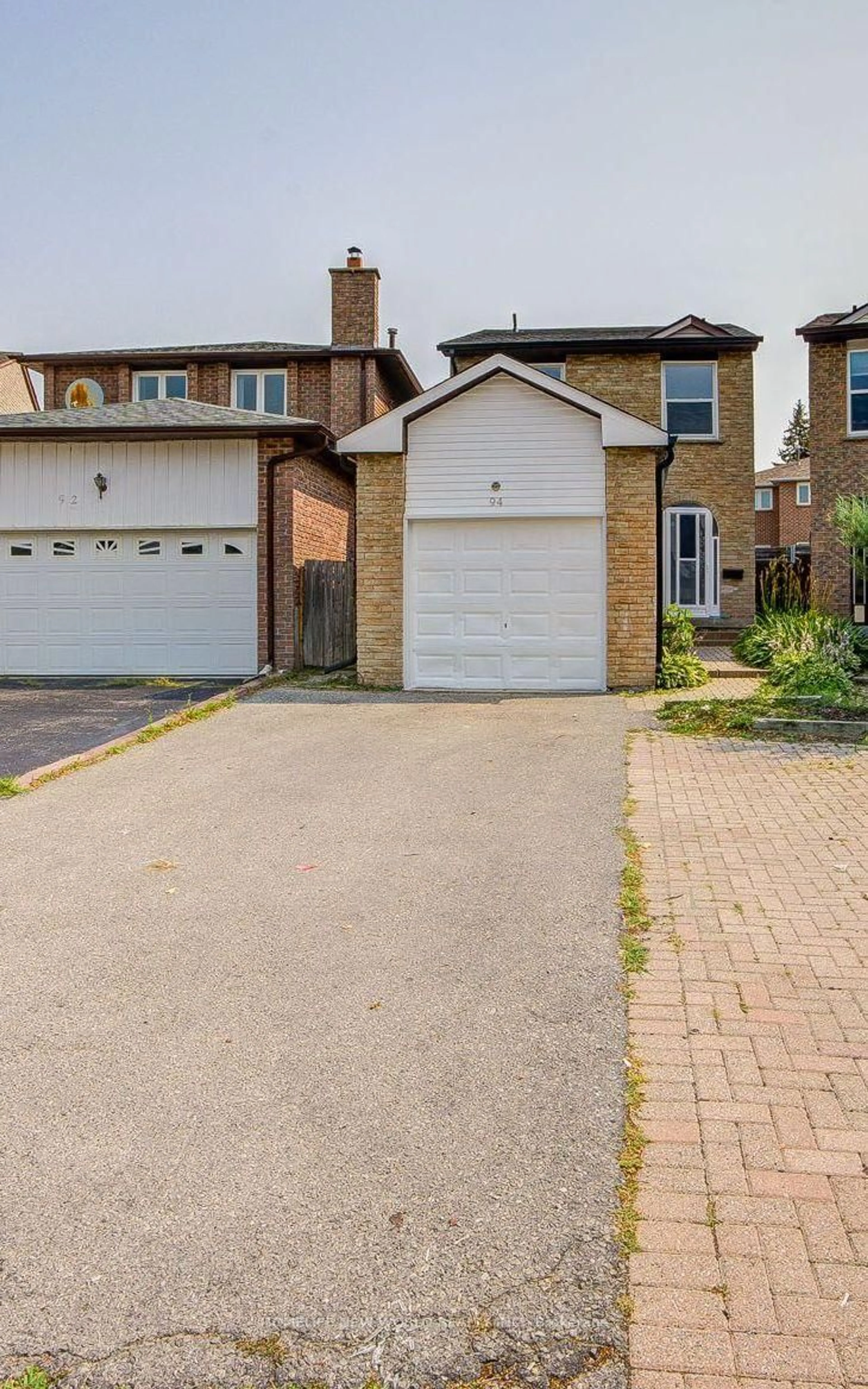 A pic from outside/outdoor area/front of a property/back of a property/a pic from drone, street for 94 Hord Cres, Vaughan Ontario L4J 3A7