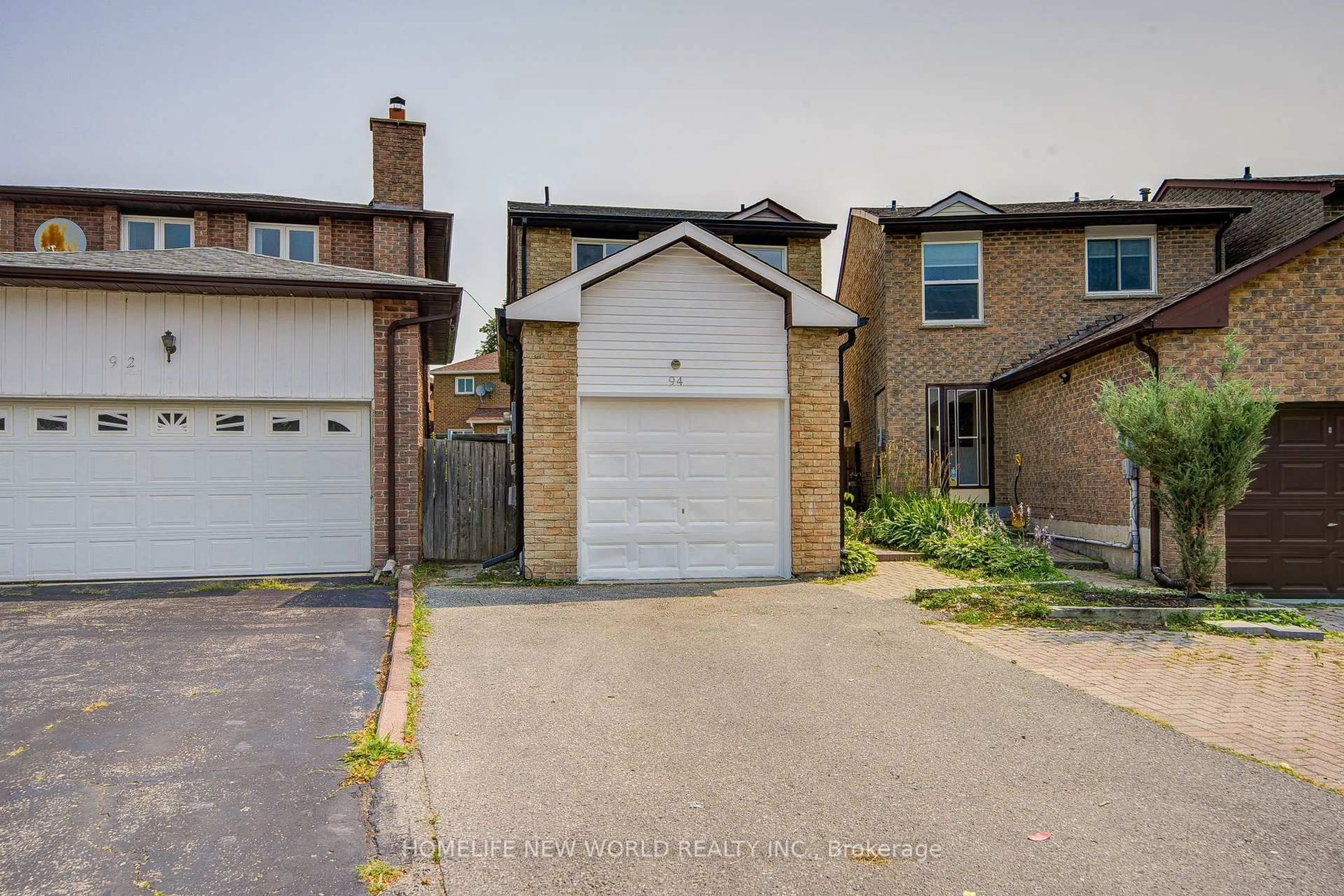 A pic from outside/outdoor area/front of a property/back of a property/a pic from drone, street for 94 Hord Cres, Vaughan Ontario L4J 3A7