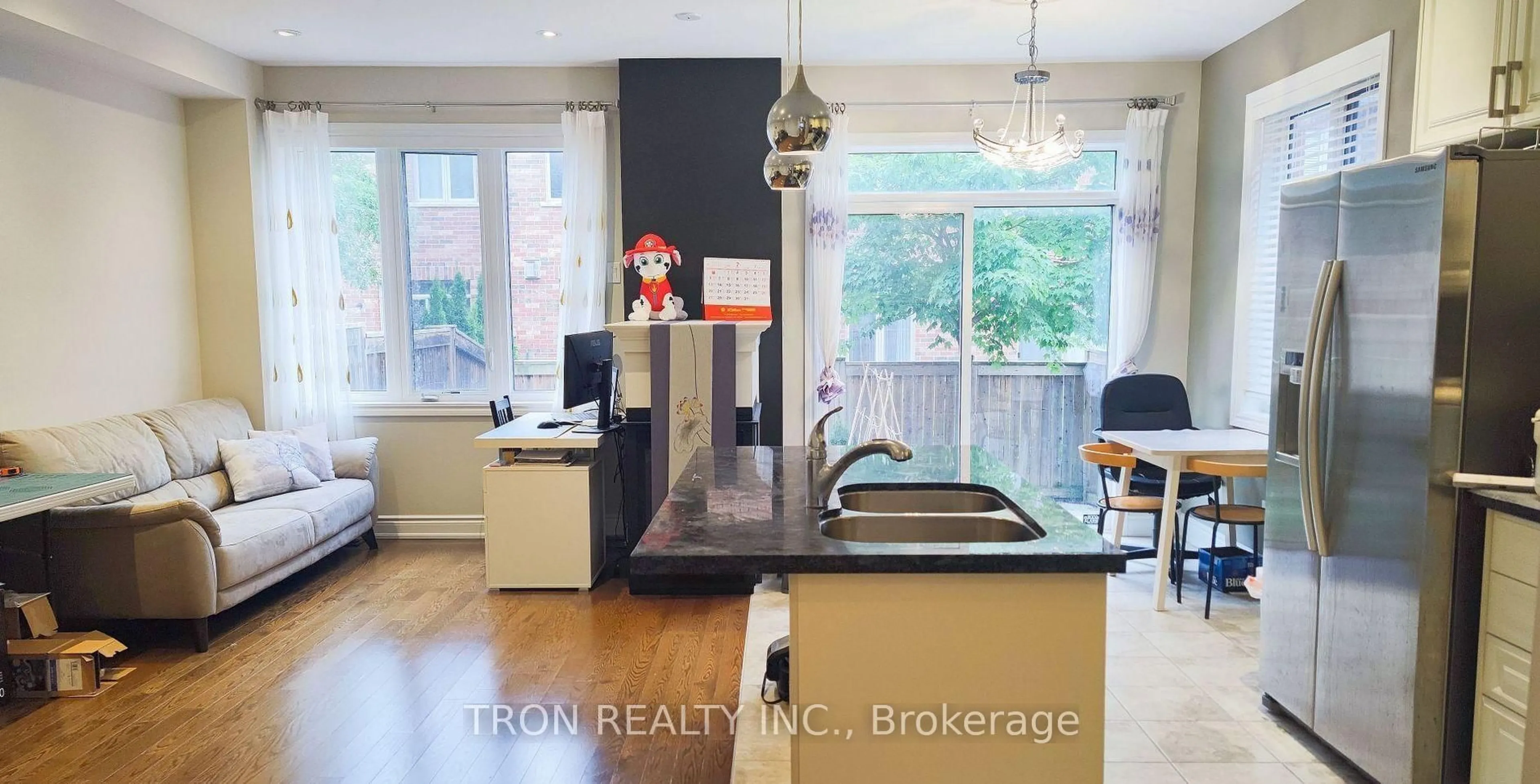 Contemporary kitchen, wood/laminate floor for 33 Mazarine Lane, Richmond Hill Ontario L4S 0G2