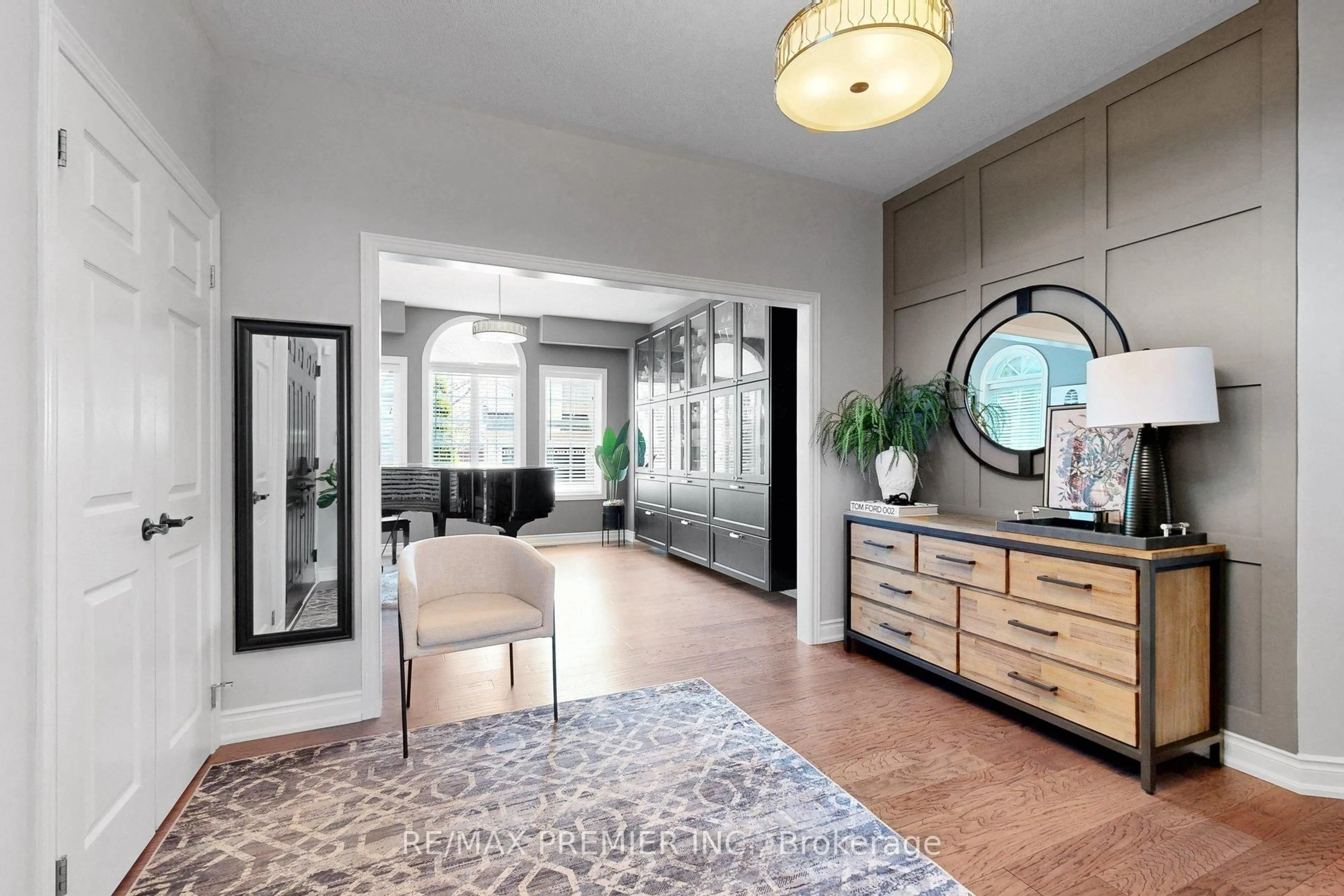 Indoor entryway for 124 Kingsview Dr, Vaughan Ontario L4H 3B4