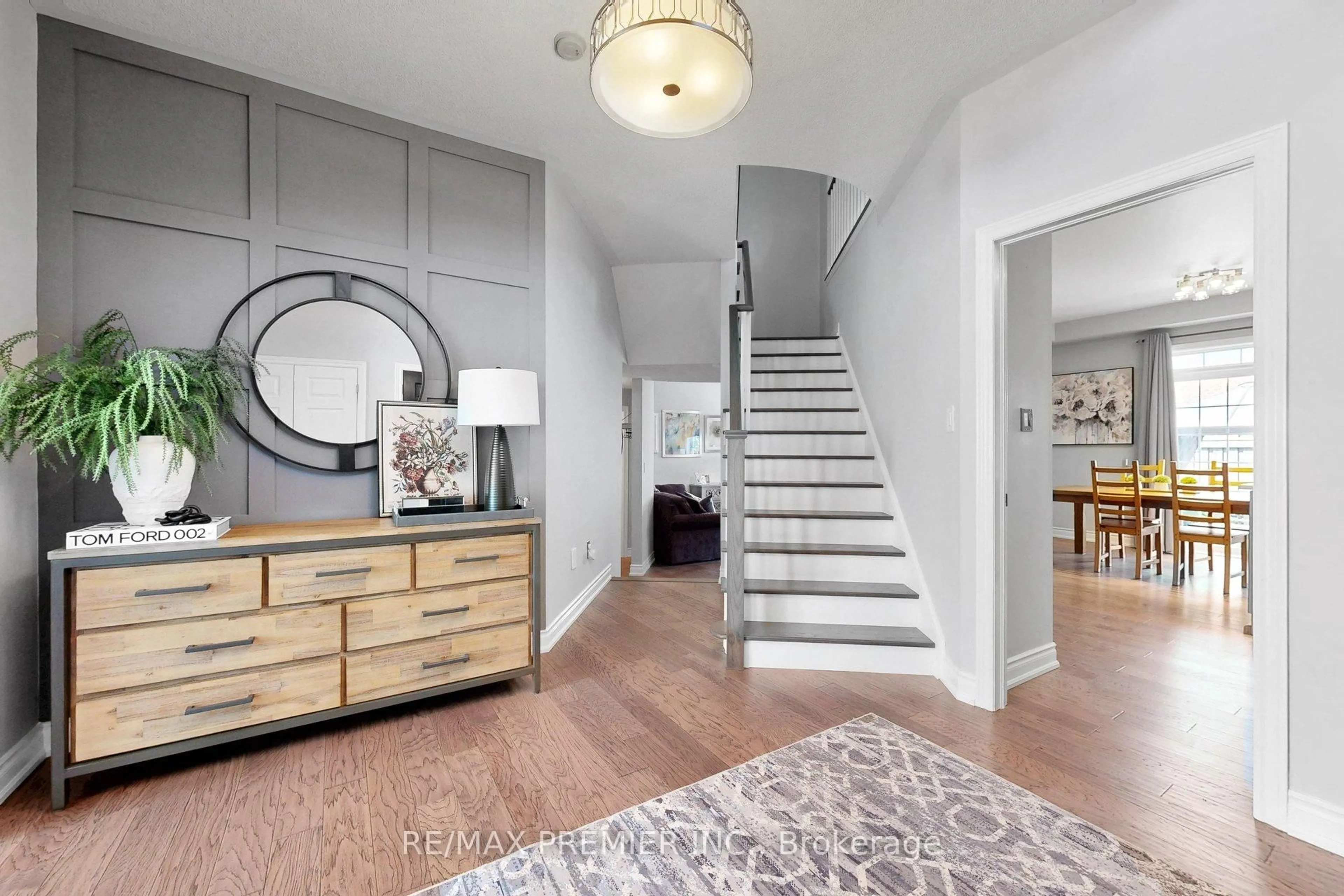 Indoor entryway for 124 Kingsview Dr, Vaughan Ontario L4H 3B4