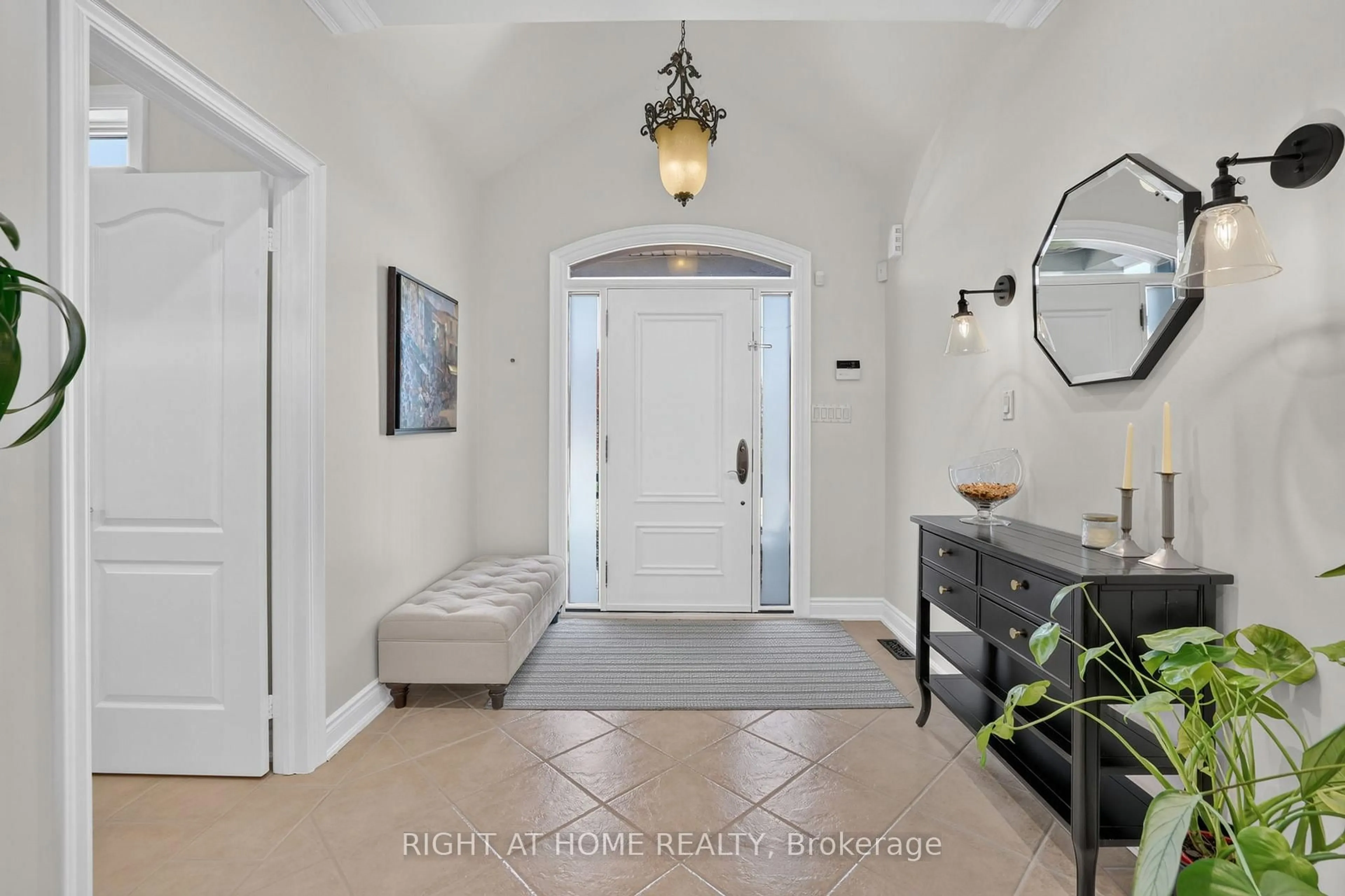 Indoor entryway for 66 Sanremo Crt, Vaughan Ontario L4H 1K5