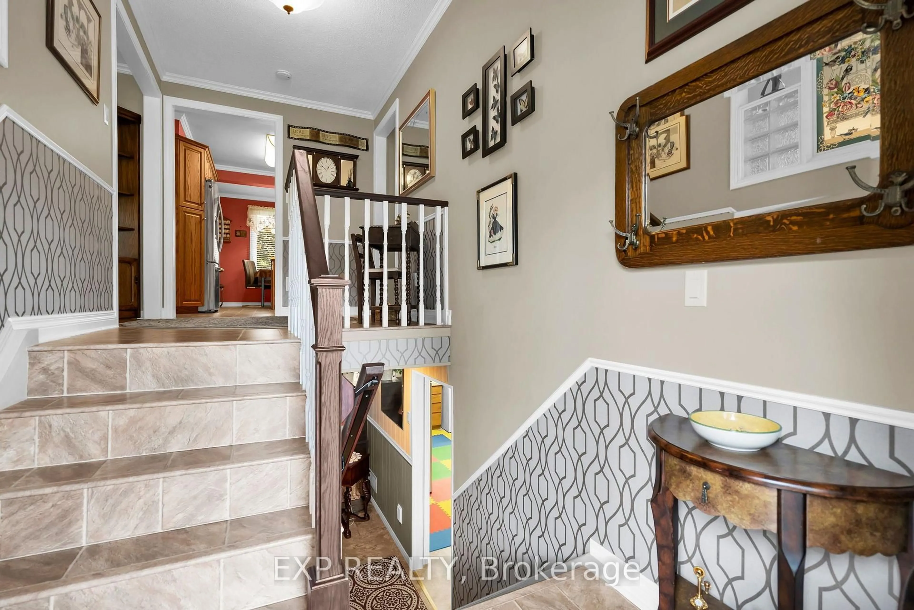 Indoor entryway for 113 Oriole Dr, East Gwillimbury Ontario L9N 1H1