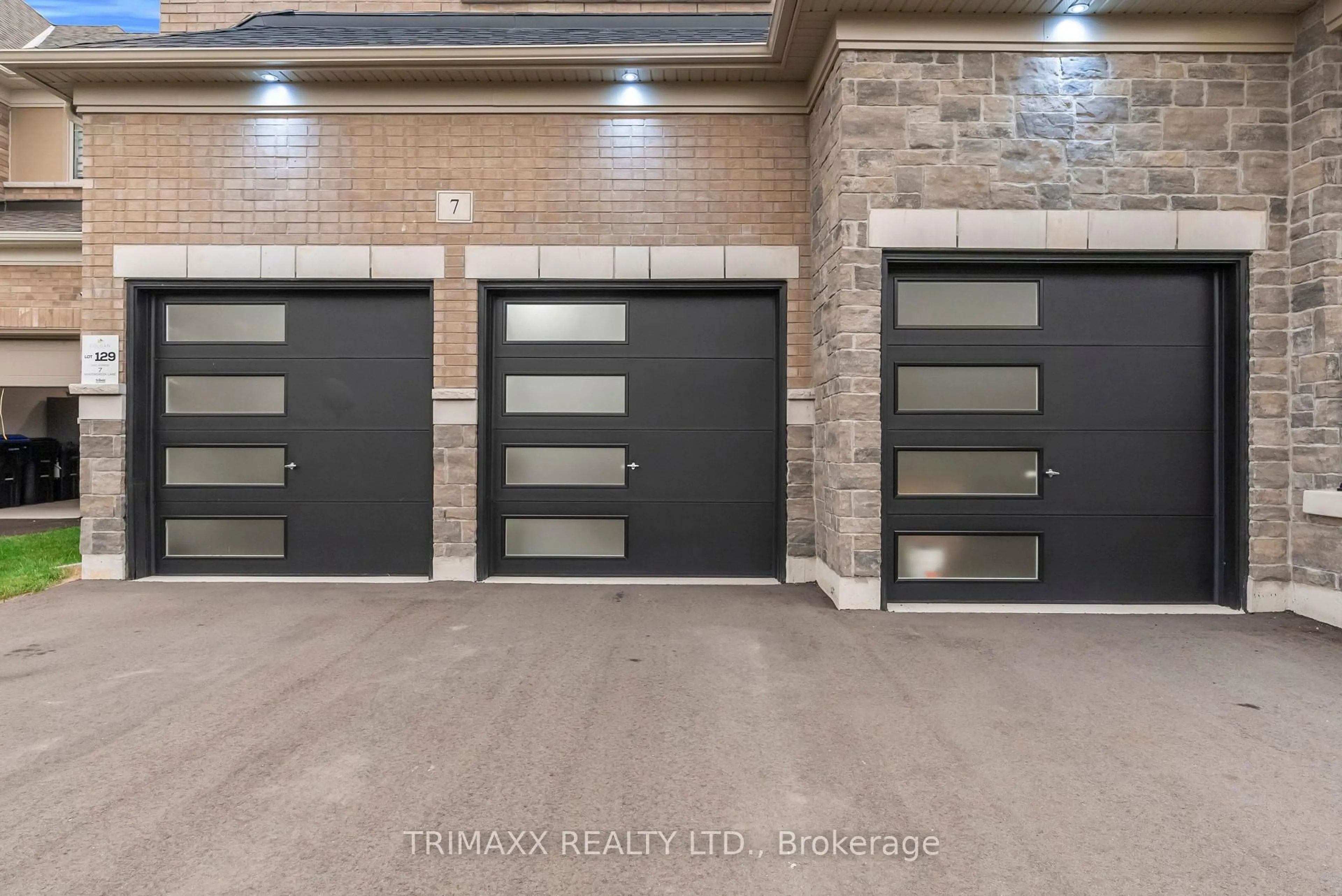 Indoor garage for 7 Wintergreen Lane, Adjala-Tosorontio Ontario L0G 1W0
