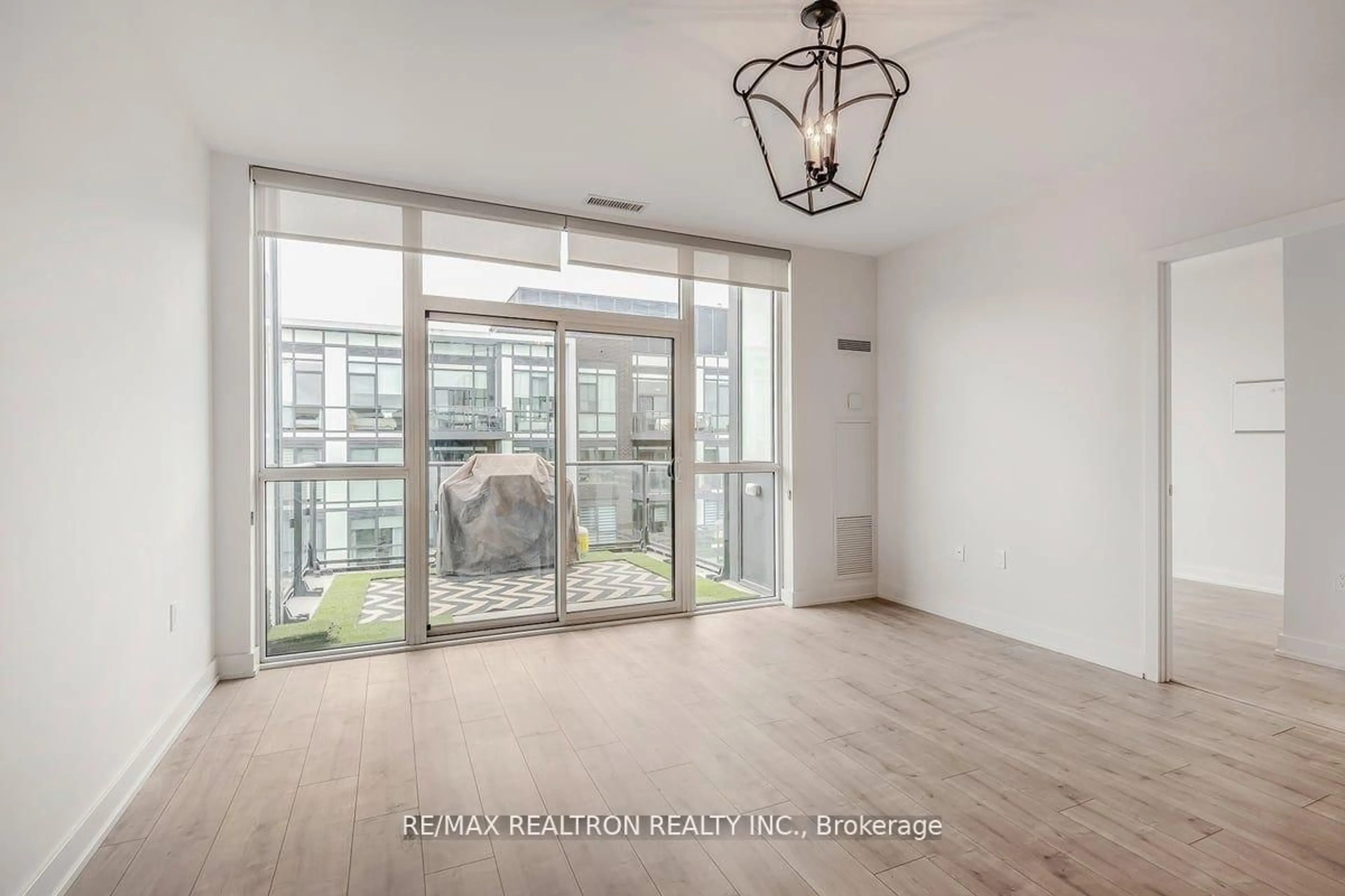 Indoor entryway for 375 Sea Ray Ave #437, Innisfil Ontario L9S 0N9