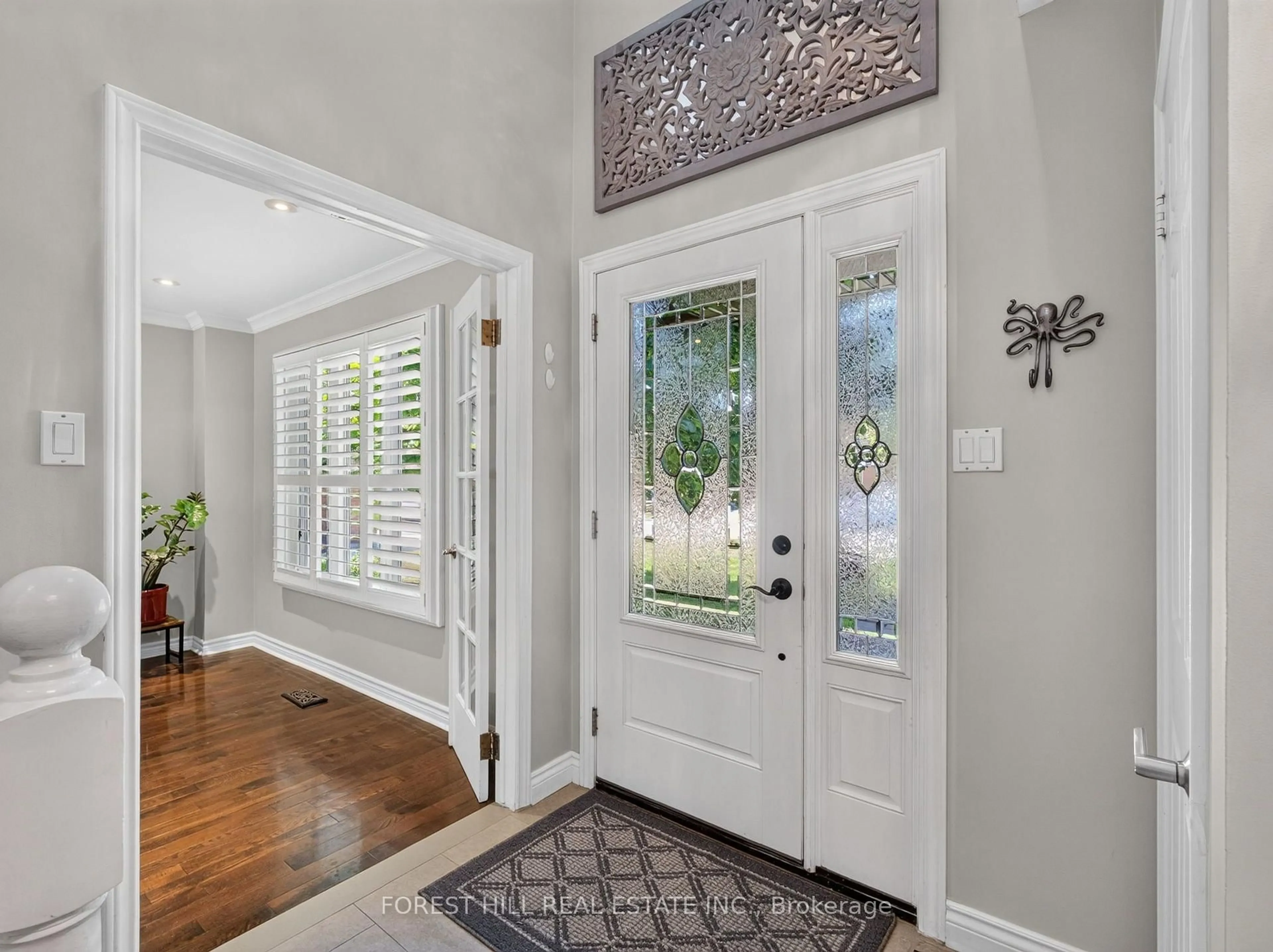 Indoor entryway for 9 Tomlin Cres, Richmond Hill Ontario L4C 7T4