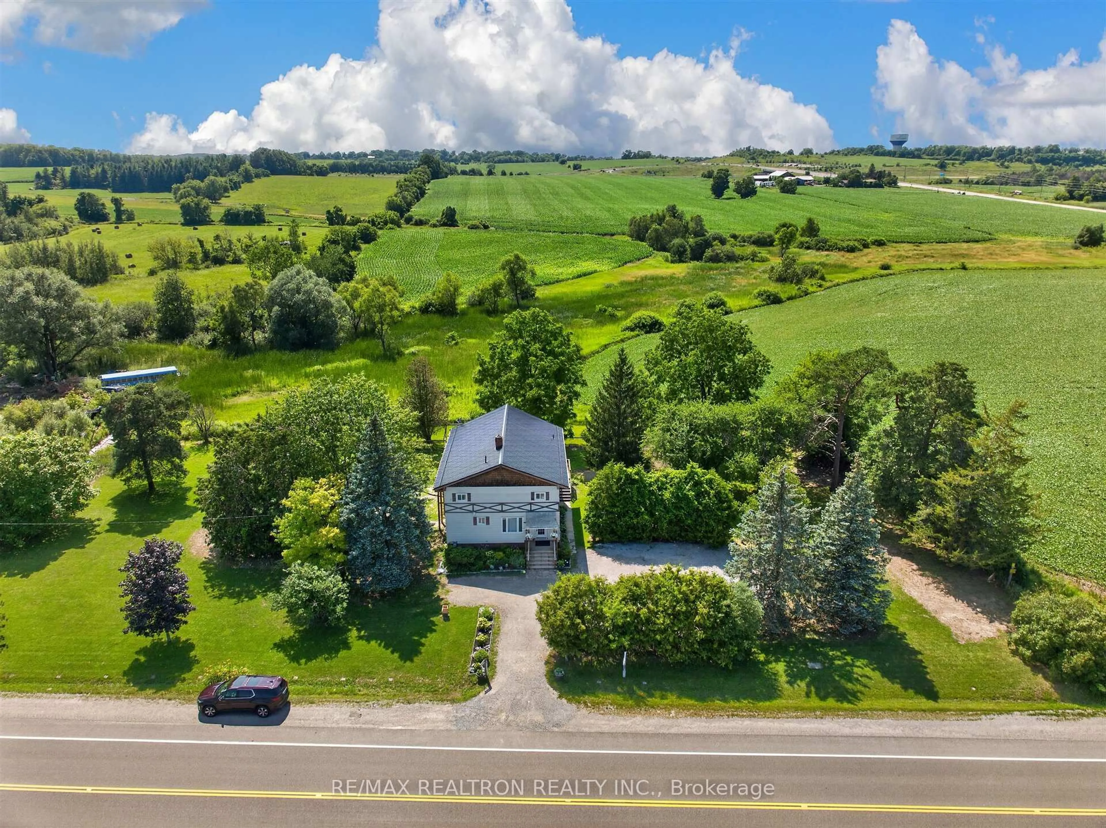 A pic from outside/outdoor area/front of a property/back of a property/a pic from drone, unknown for 20368 Woodbine Ave, East Gwillimbury Ontario L0G 1R0