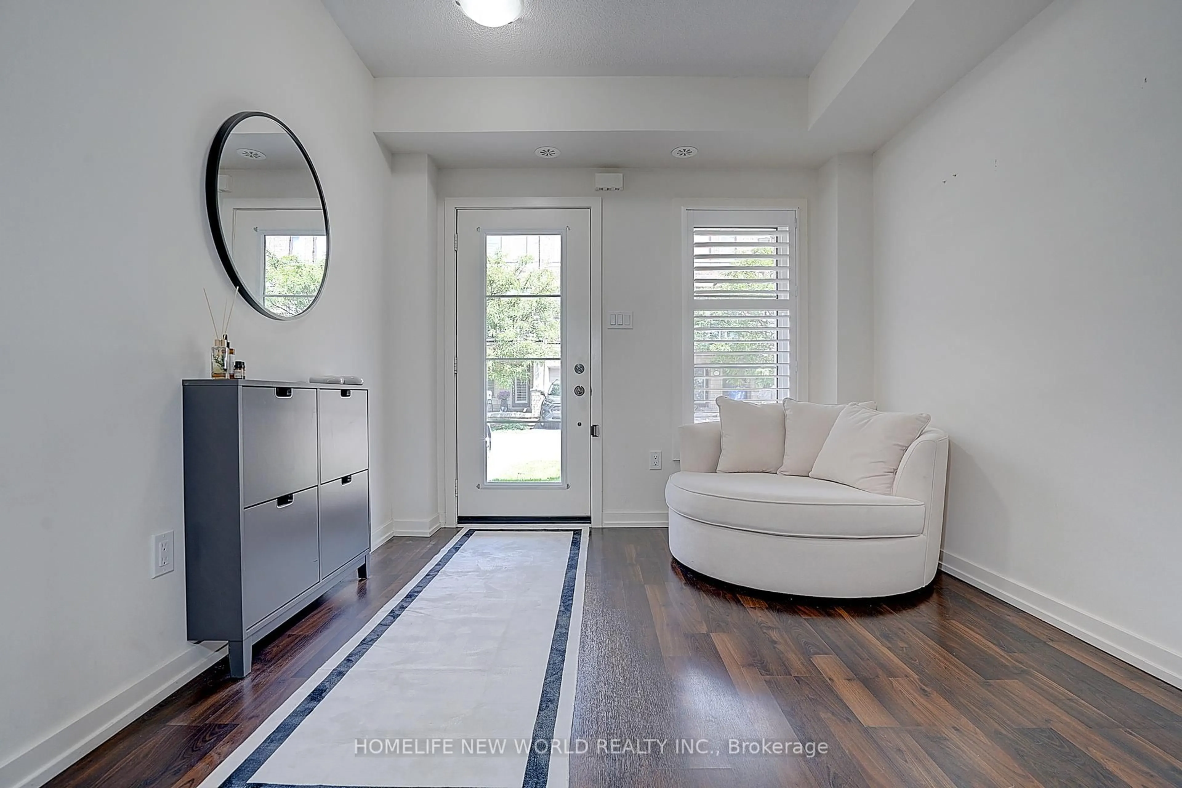 Indoor entryway for 38 Arborea Lane, Whitchurch-Stouffville Ontario L4A 1X1