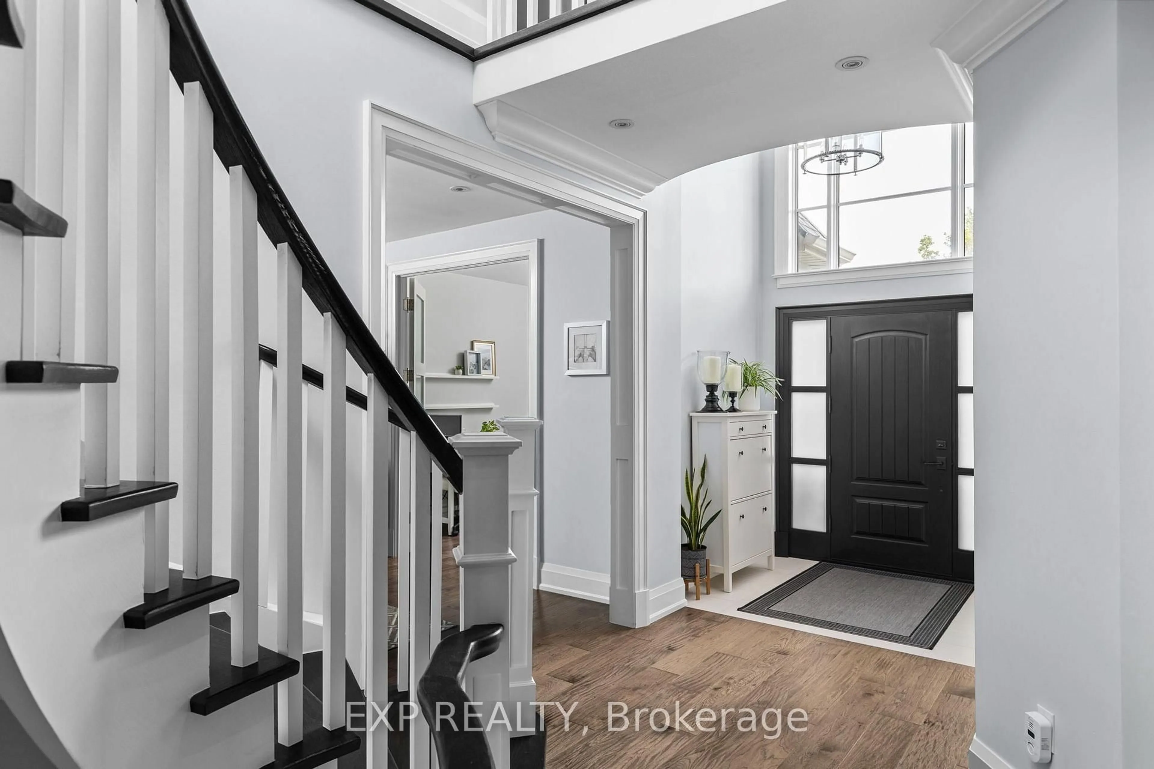 Indoor entryway for 53 Glenside Dr, Vaughan Ontario L6A 2H7