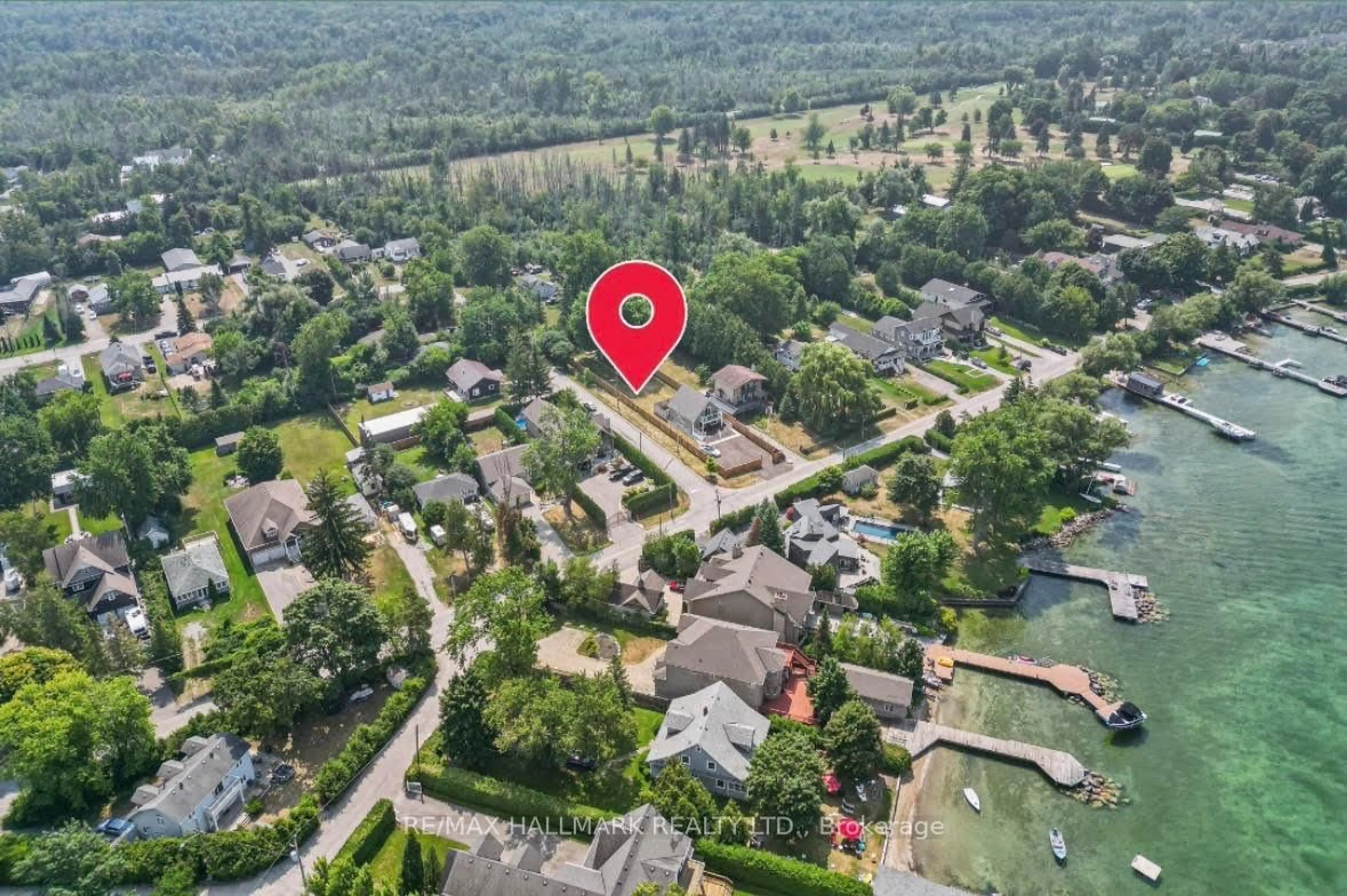 A pic from outside/outdoor area/front of a property/back of a property/a pic from drone, street for 941 Lake Dr, Georgina Ontario L4P 3E9
