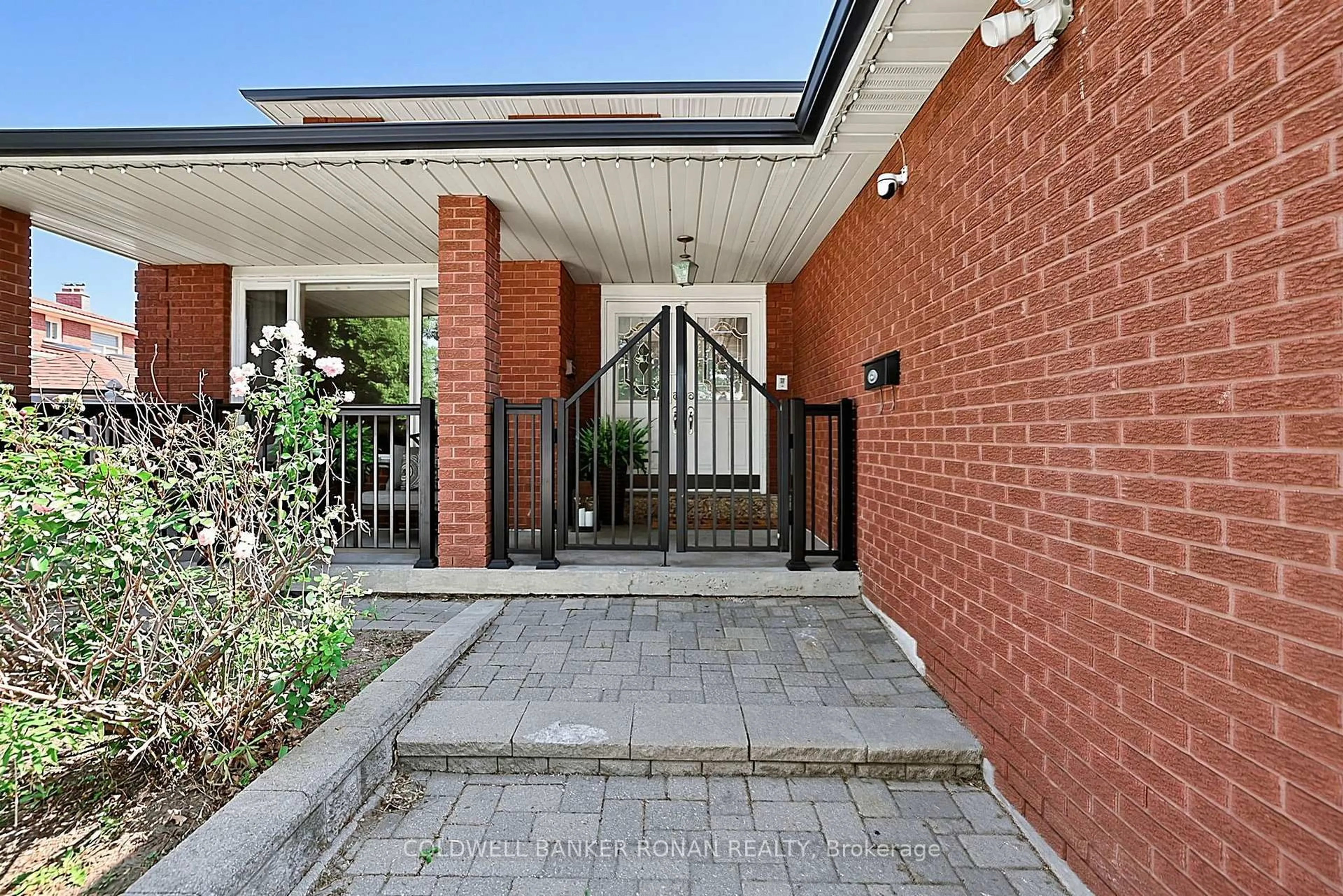 Home with brick exterior material, street for 33 Marevan Pl, Vaughan Ontario L4L 3H7