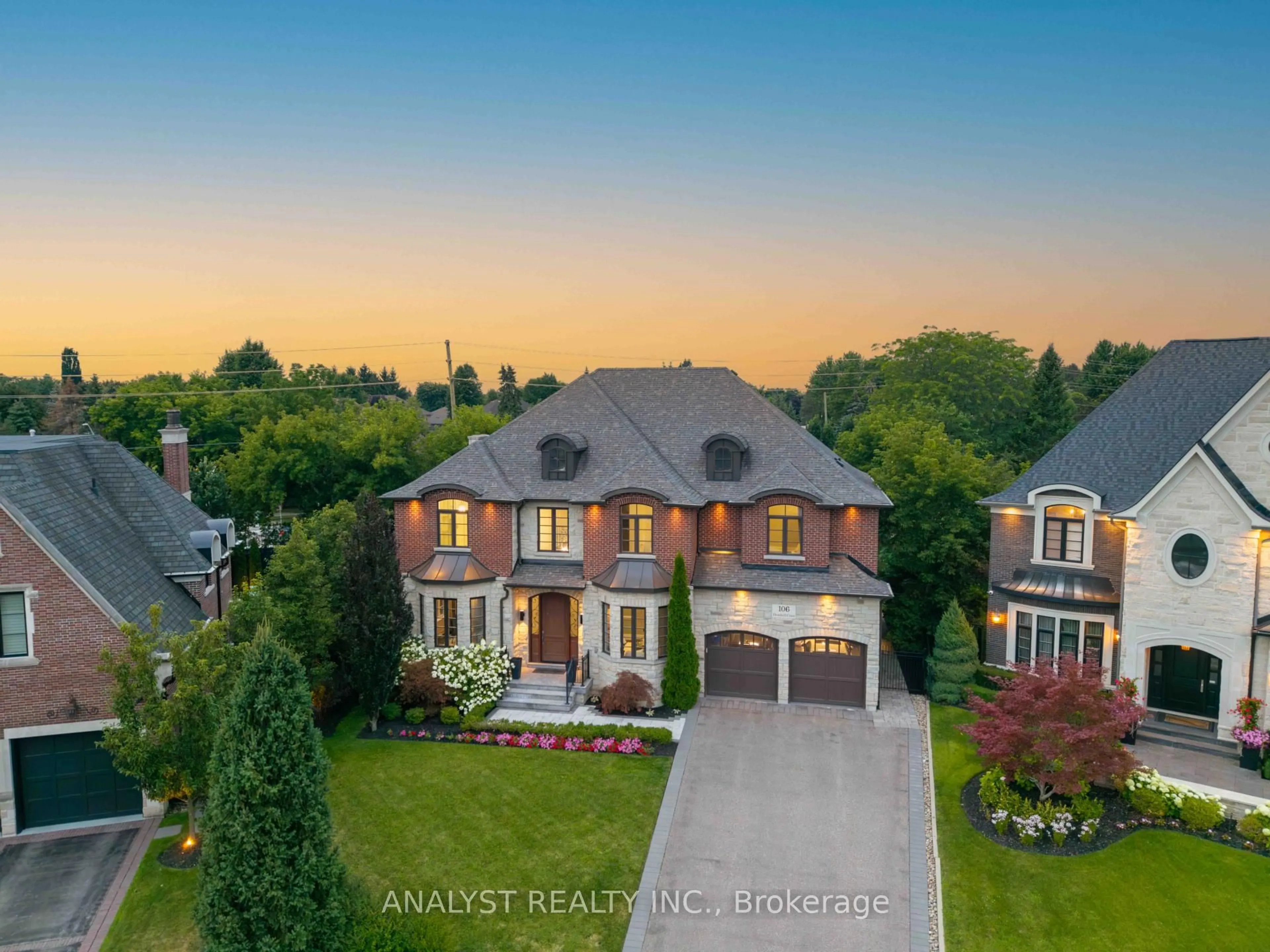 A pic from outside/outdoor area/front of a property/back of a property/a pic from drone, street for 106 Donhill Cres, Vaughan Ontario L0J 1C0