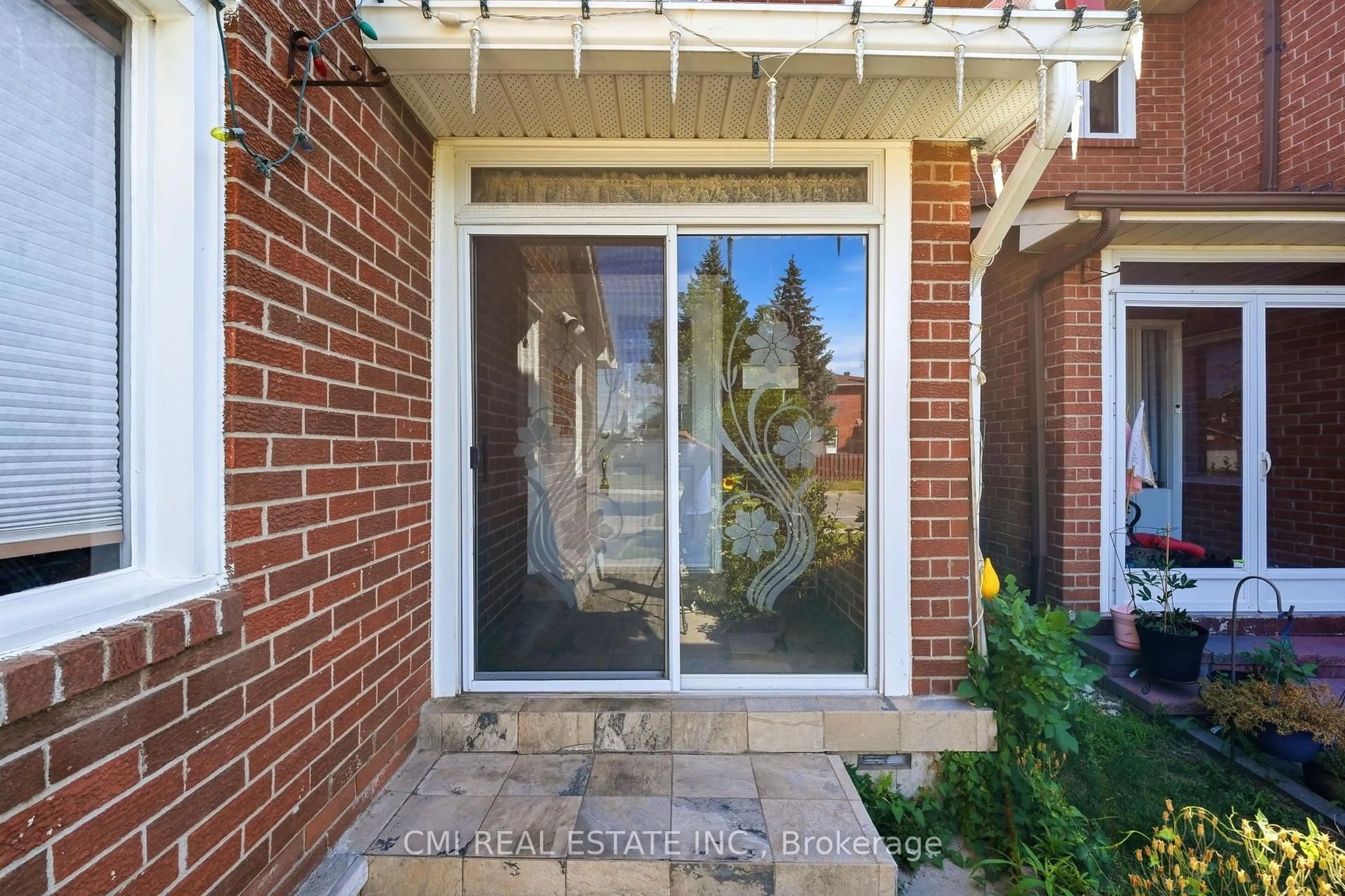 Indoor entryway for 15 Cog Hill Dr, Vaughan Ontario L4K 1M6