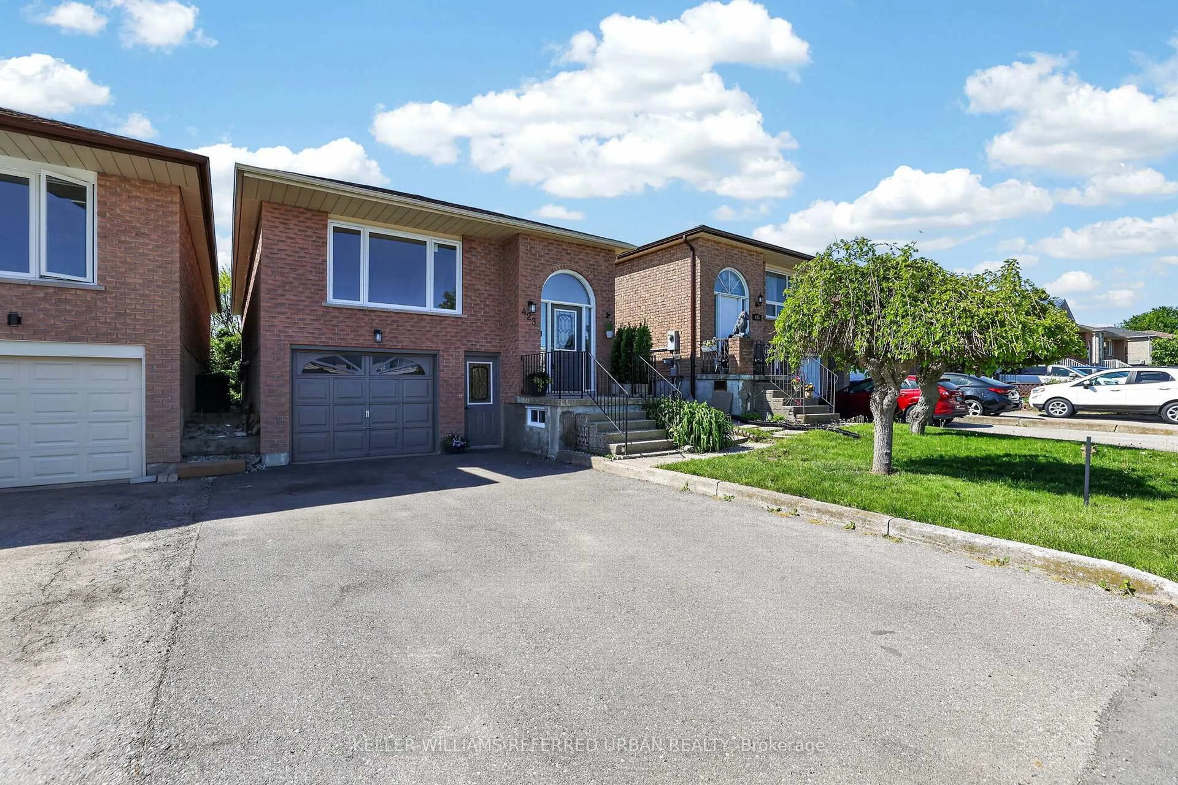 Home with brick exterior material, street for 423 Britannia Ave, Bradford West Gwillimbury Ontario L3Z 2C8