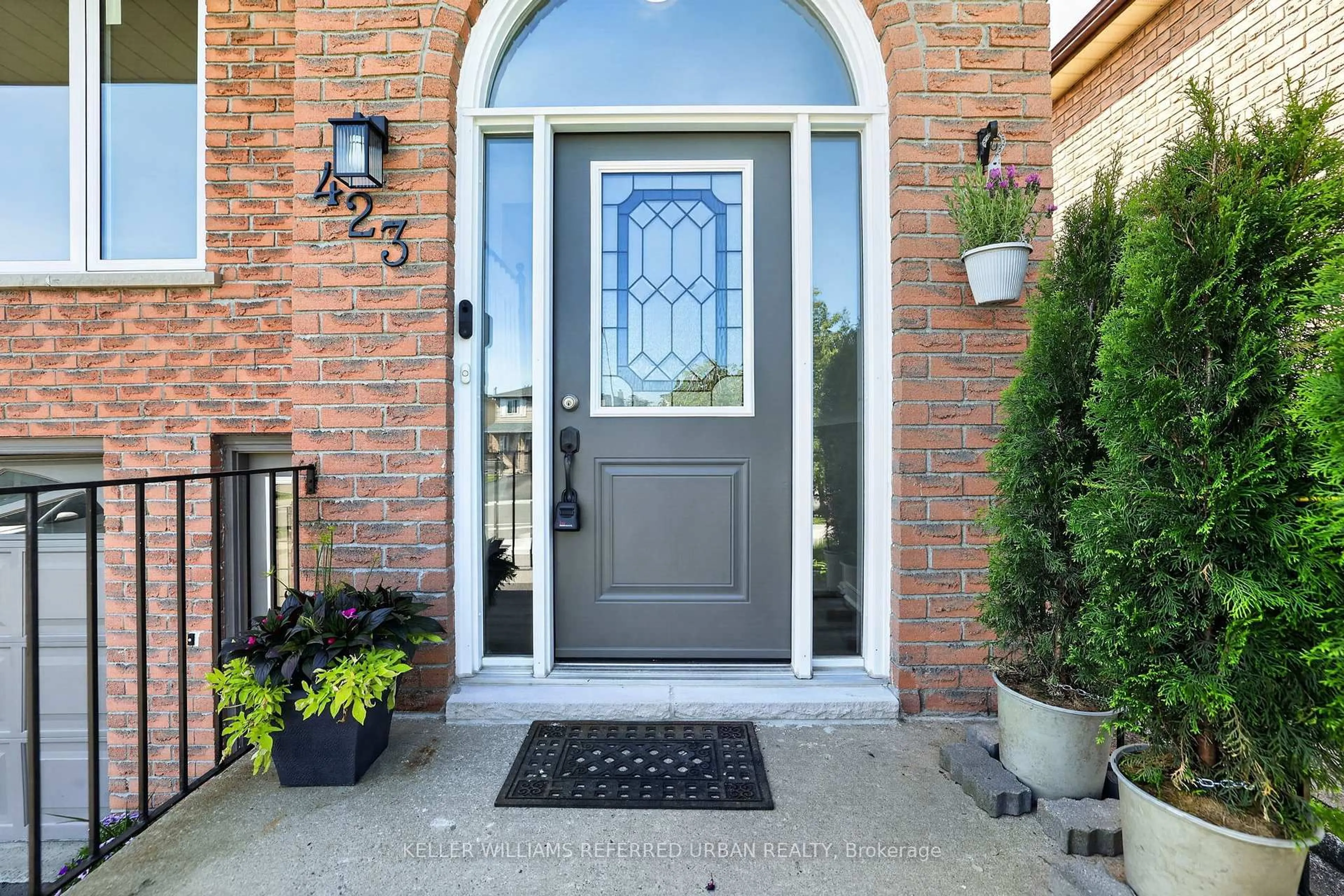 Indoor entryway for 423 Britannia Ave, Bradford West Gwillimbury Ontario L3Z 2C8