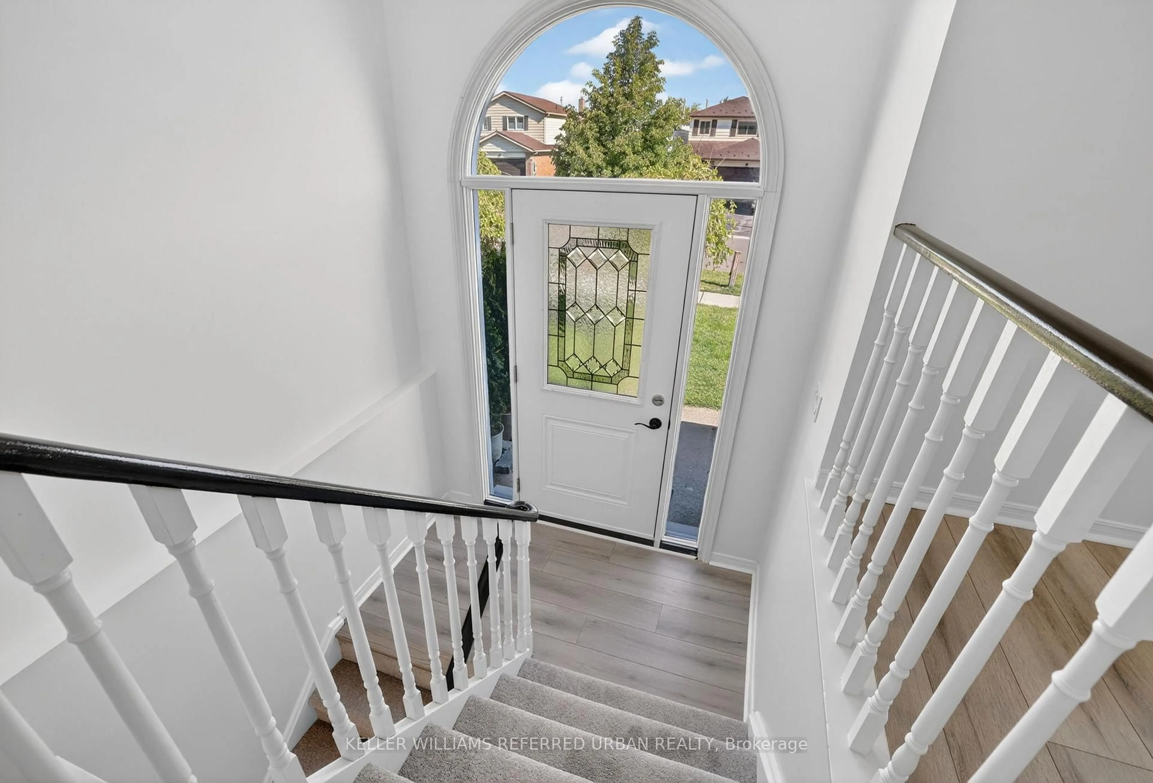 Unknown for 423 Britannia Ave, Bradford West Gwillimbury Ontario L3Z 2C8