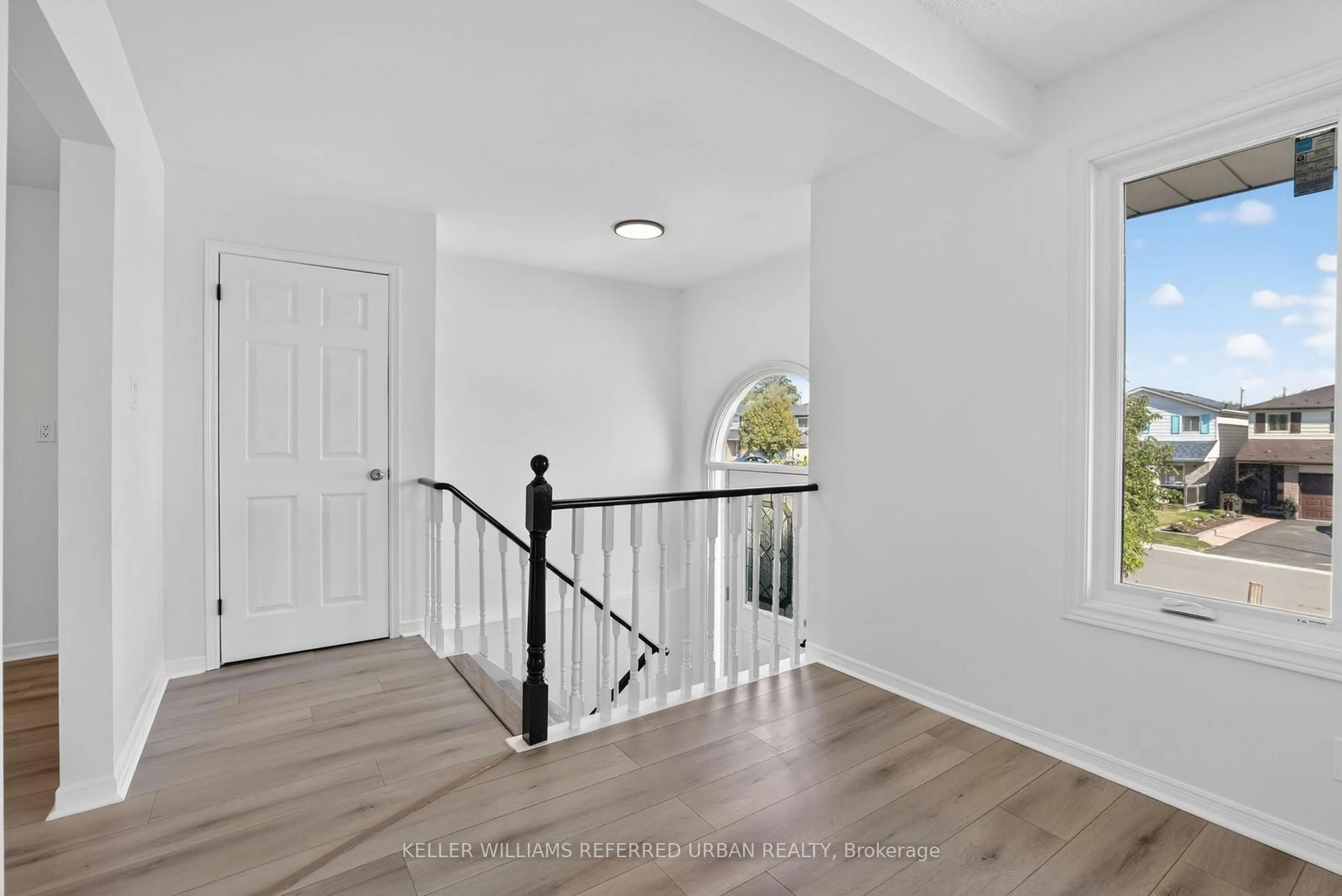 Unknown for 423 Britannia Ave, Bradford West Gwillimbury Ontario L3Z 2C8