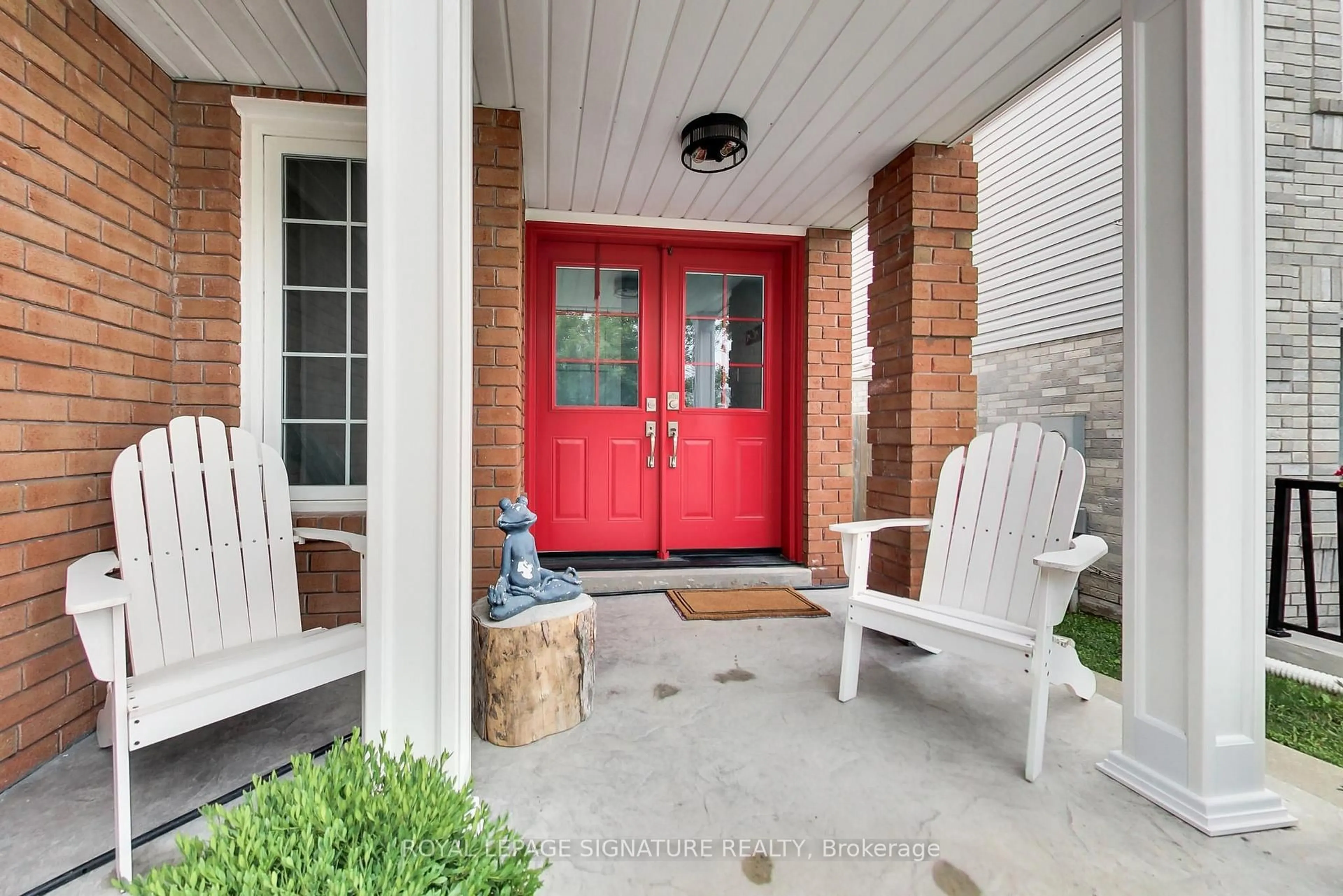Indoor entryway for 1204 Benson St, Innisfil Ontario L9S 1Y5