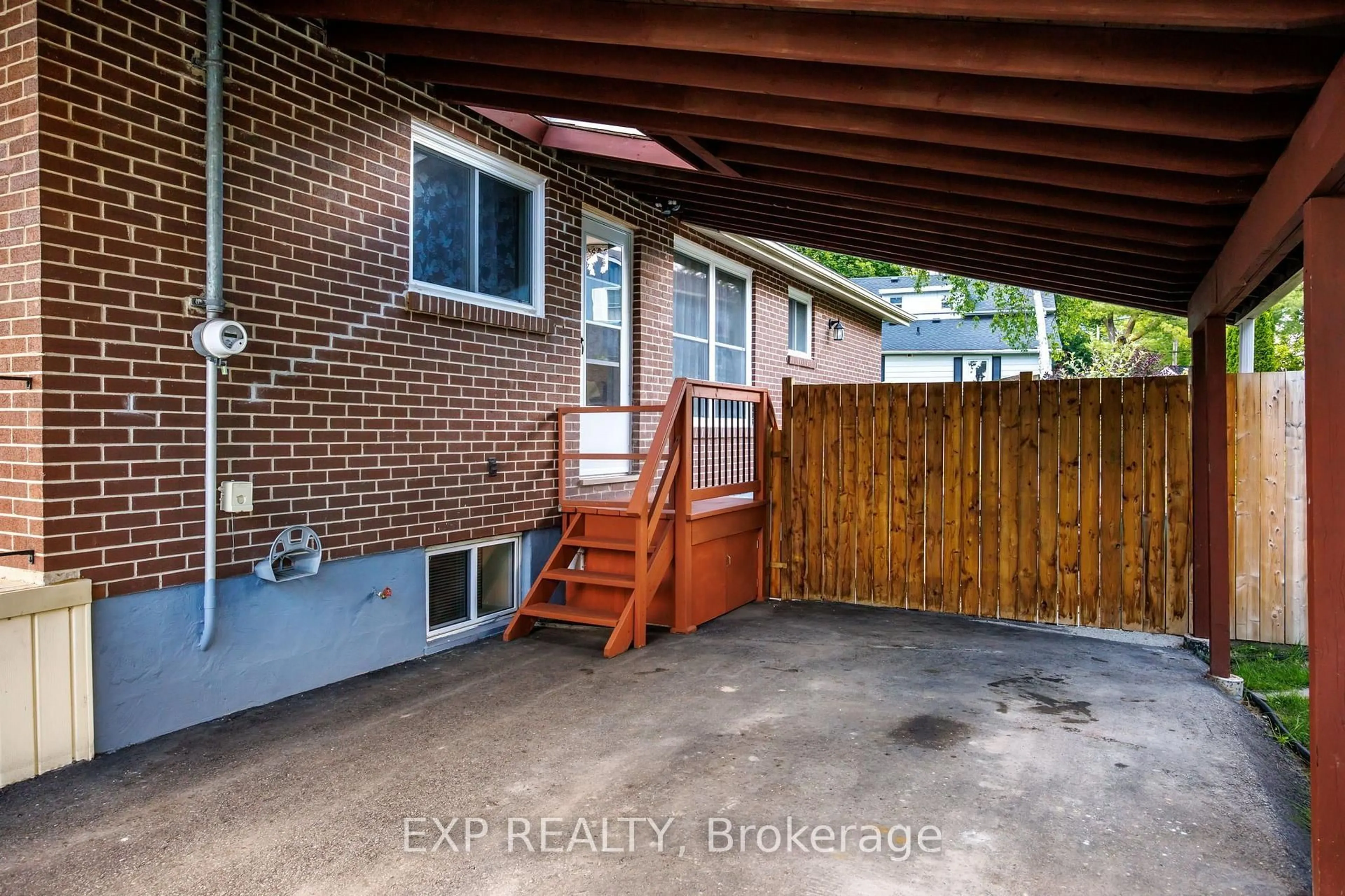 Patio, street for 30 Harrison Ave, Aurora Ontario L4G 1E1