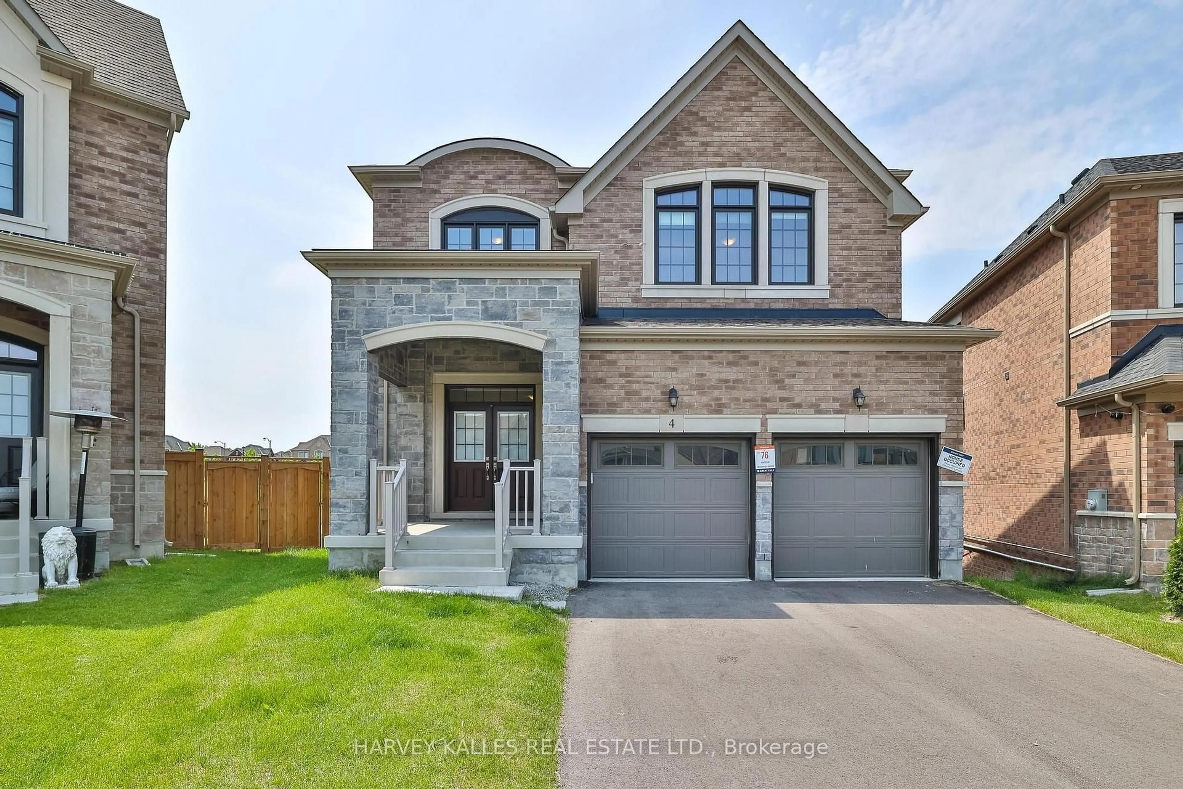 Home with brick exterior material, street for 4 Meadow Vista Cres, East Gwillimbury Ontario L9N 0T4