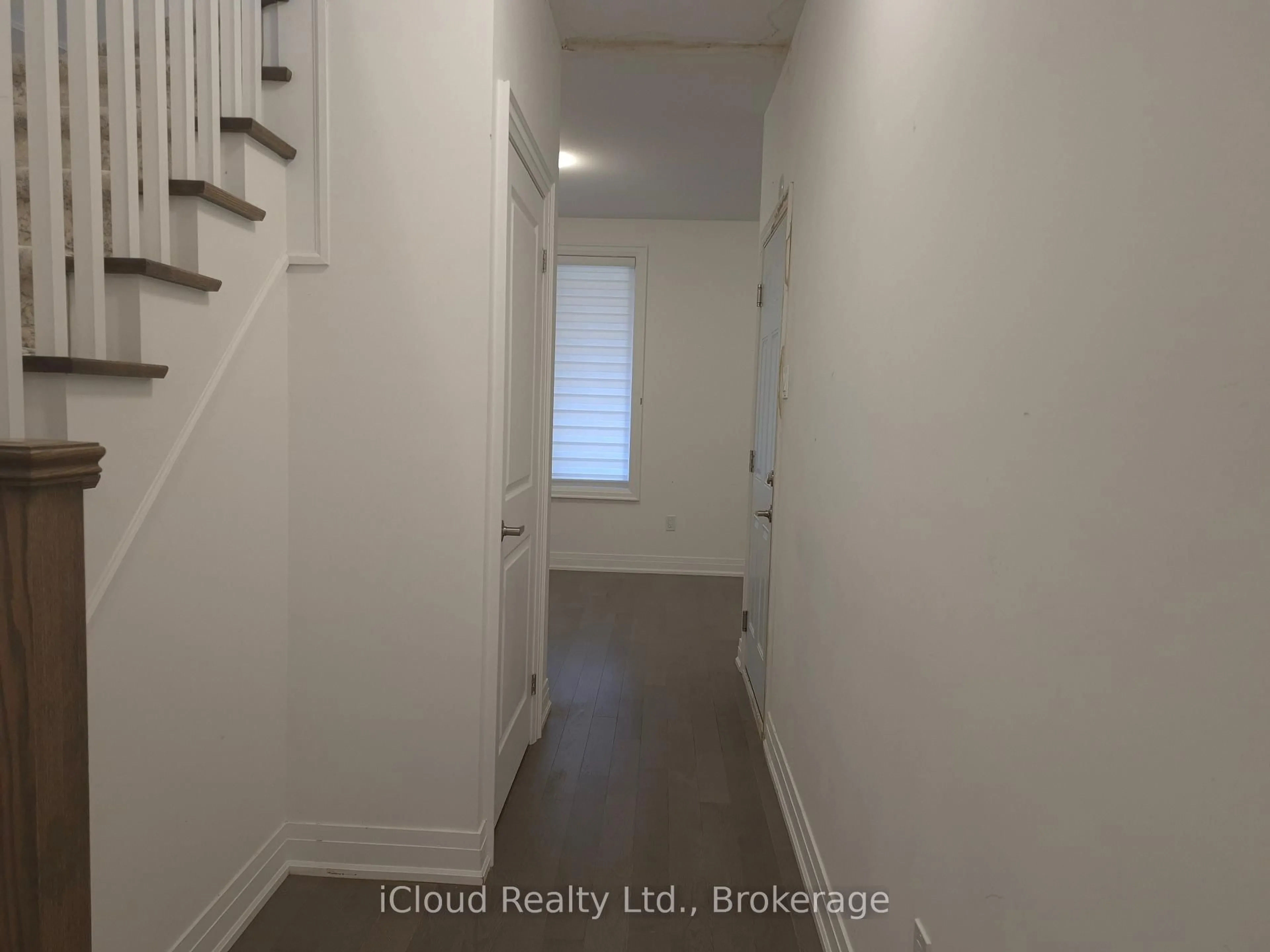 Indoor entryway for 31 Globemaster Lane, Richmond Hill Ontario L4E 1H4