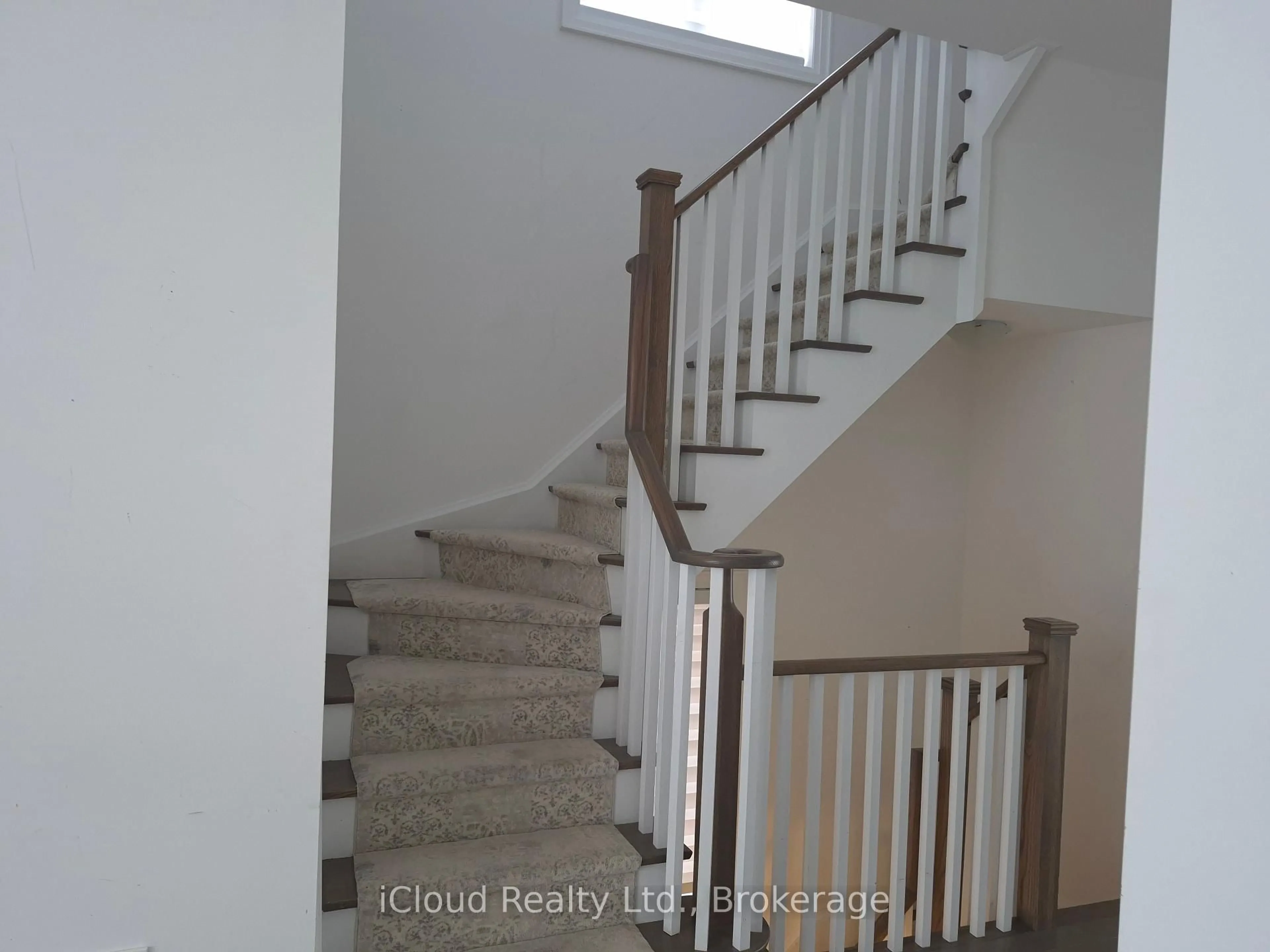 Stairs for 31 Globemaster Lane, Richmond Hill Ontario L4E 1H4