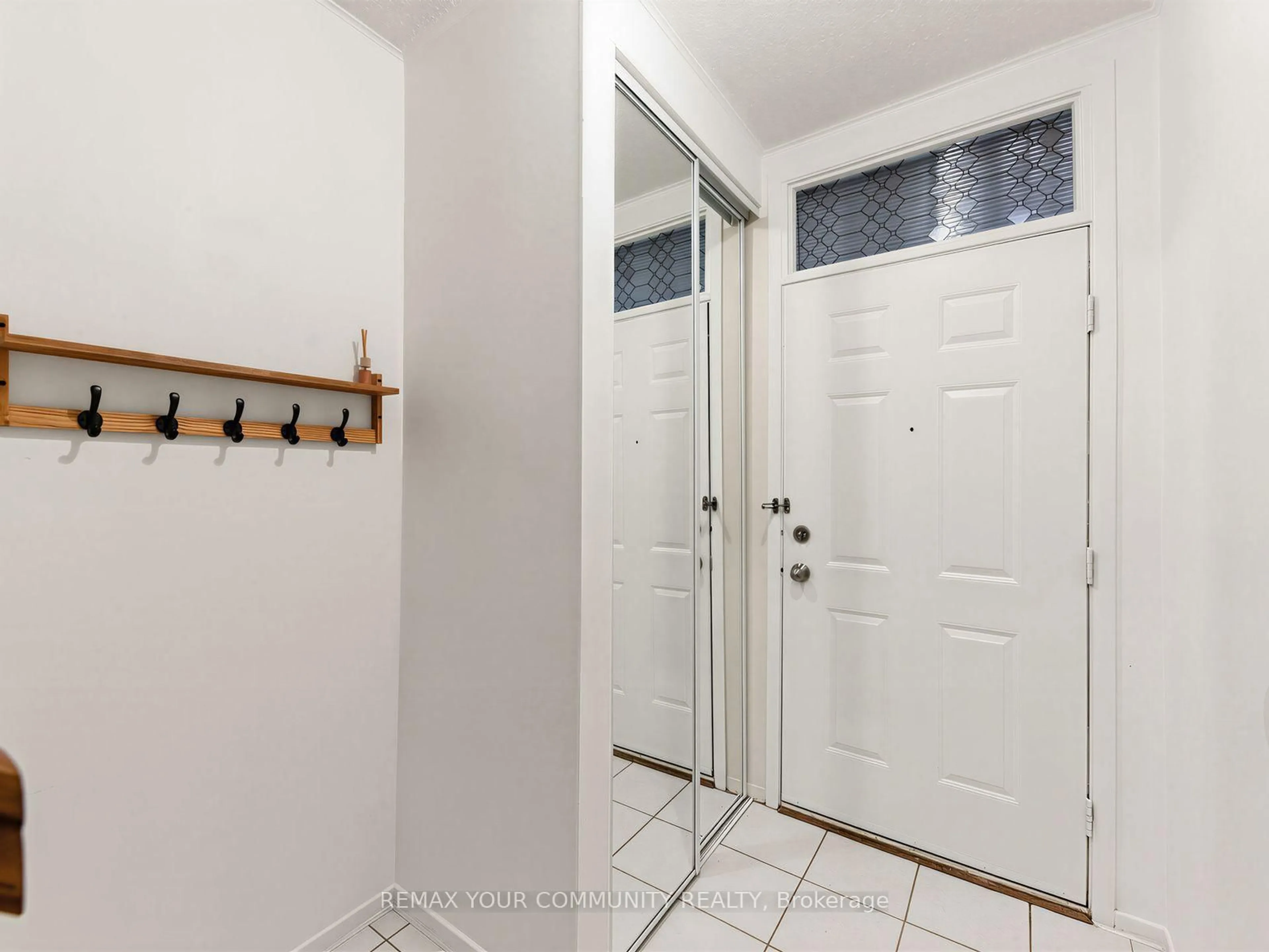 Indoor entryway for 88 Dana Cres, Vaughan Ontario L4J 2R5