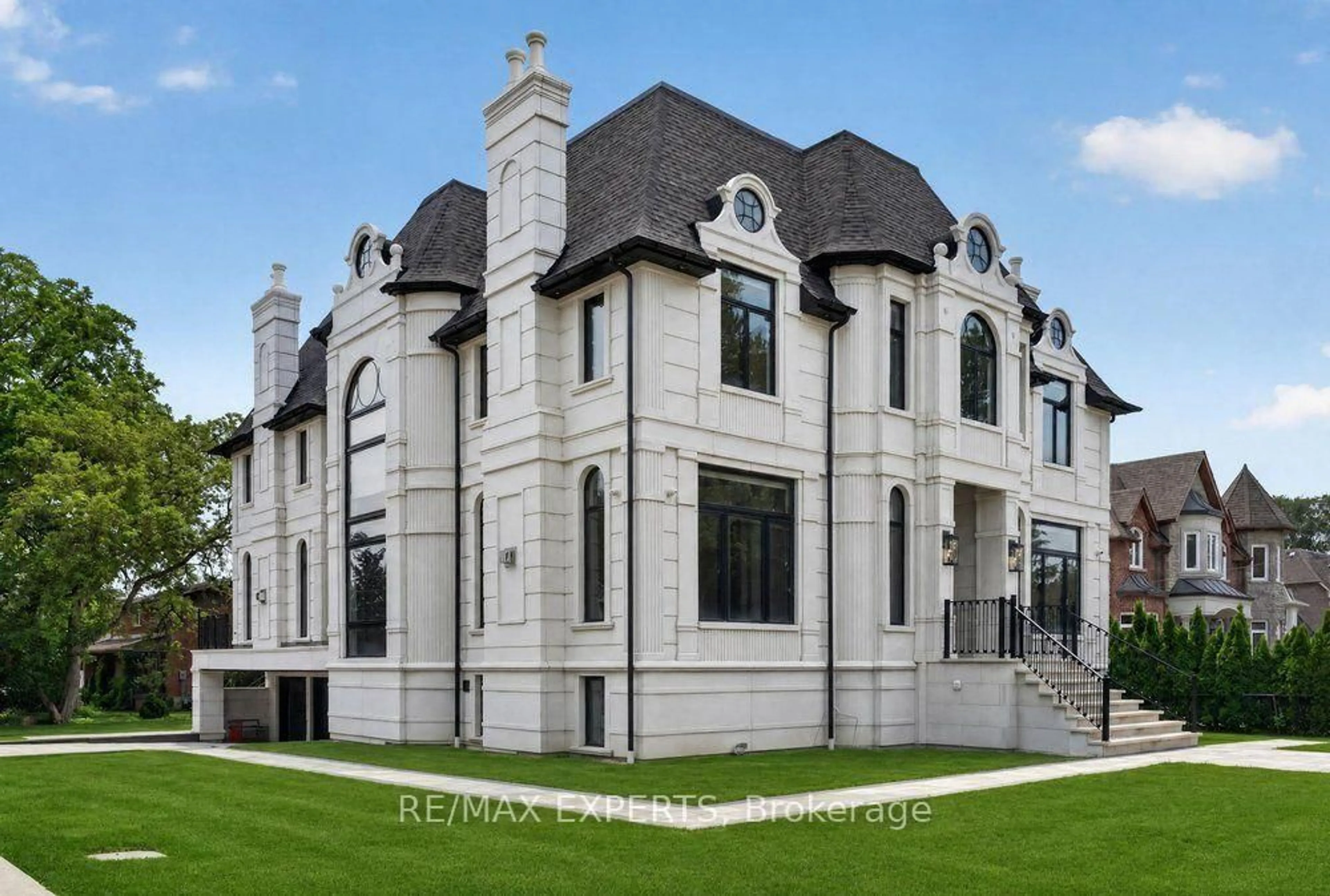 Home with brick exterior material, building for 71 Edgar Ave, Richmond Hill Ontario L4C 6K3