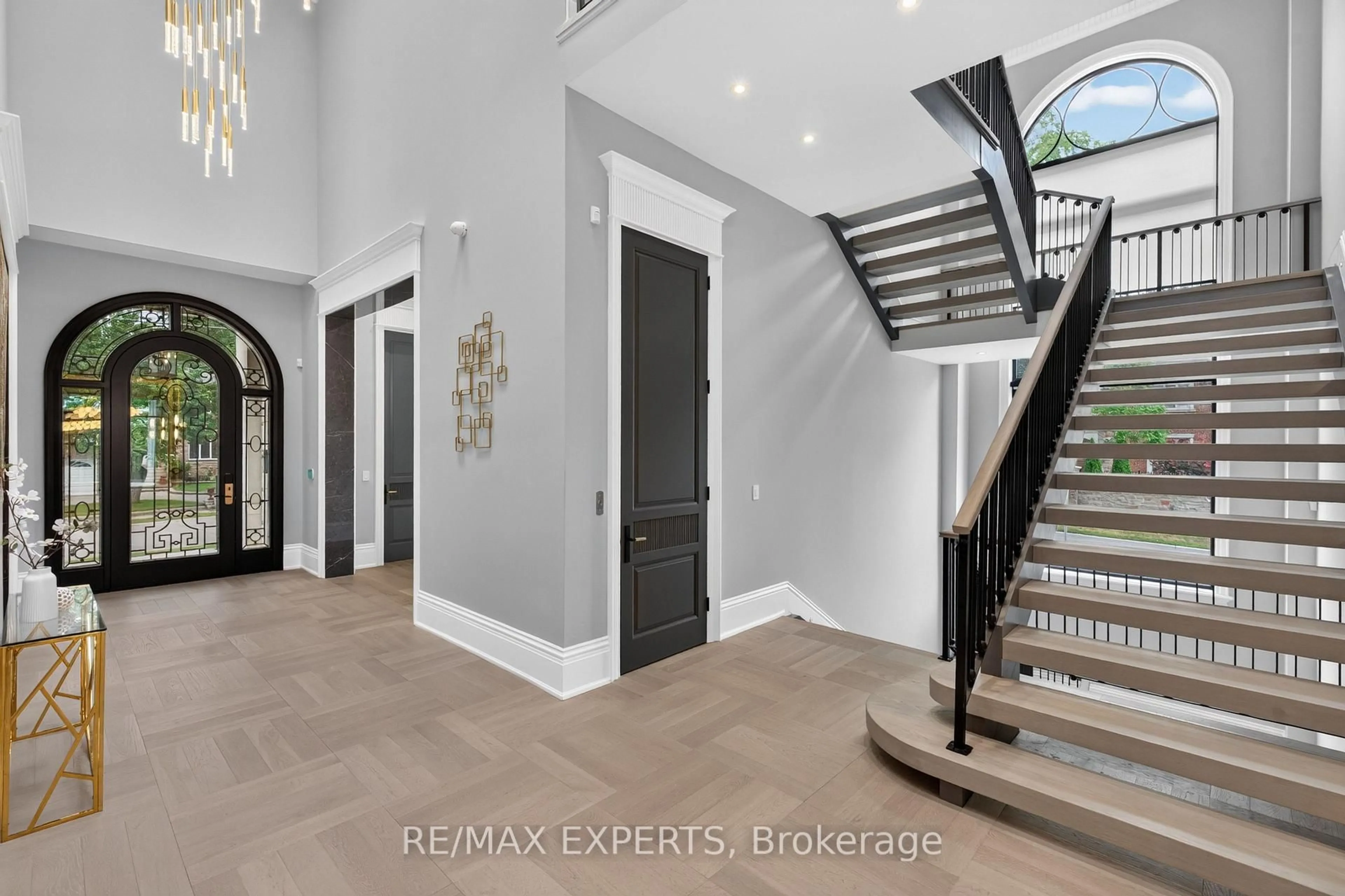 Indoor entryway for 71 Edgar Ave, Richmond Hill Ontario L4C 6K3