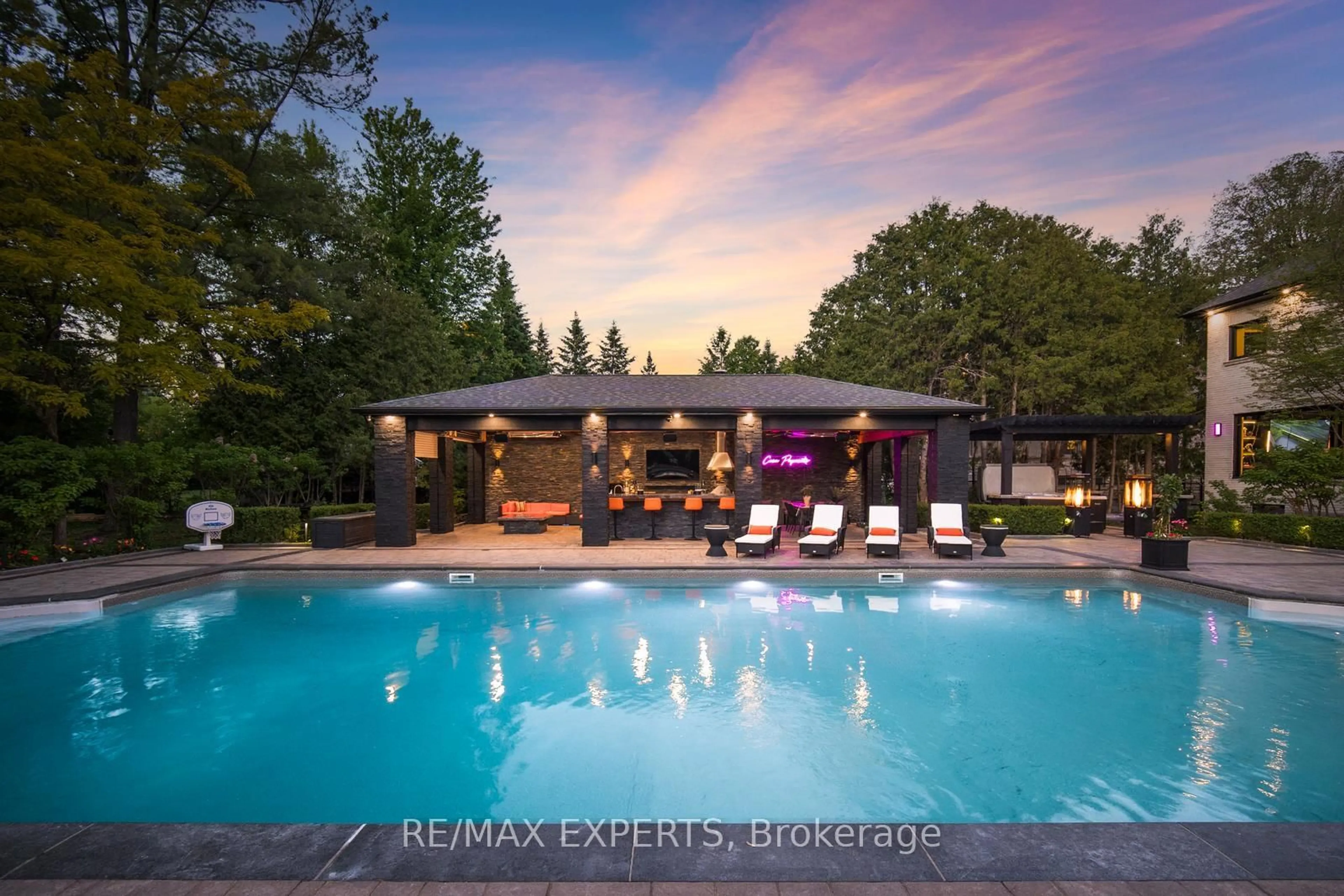 Pool for 82 Westwood Lane, Richmond Hill Ontario L4C 6Y2