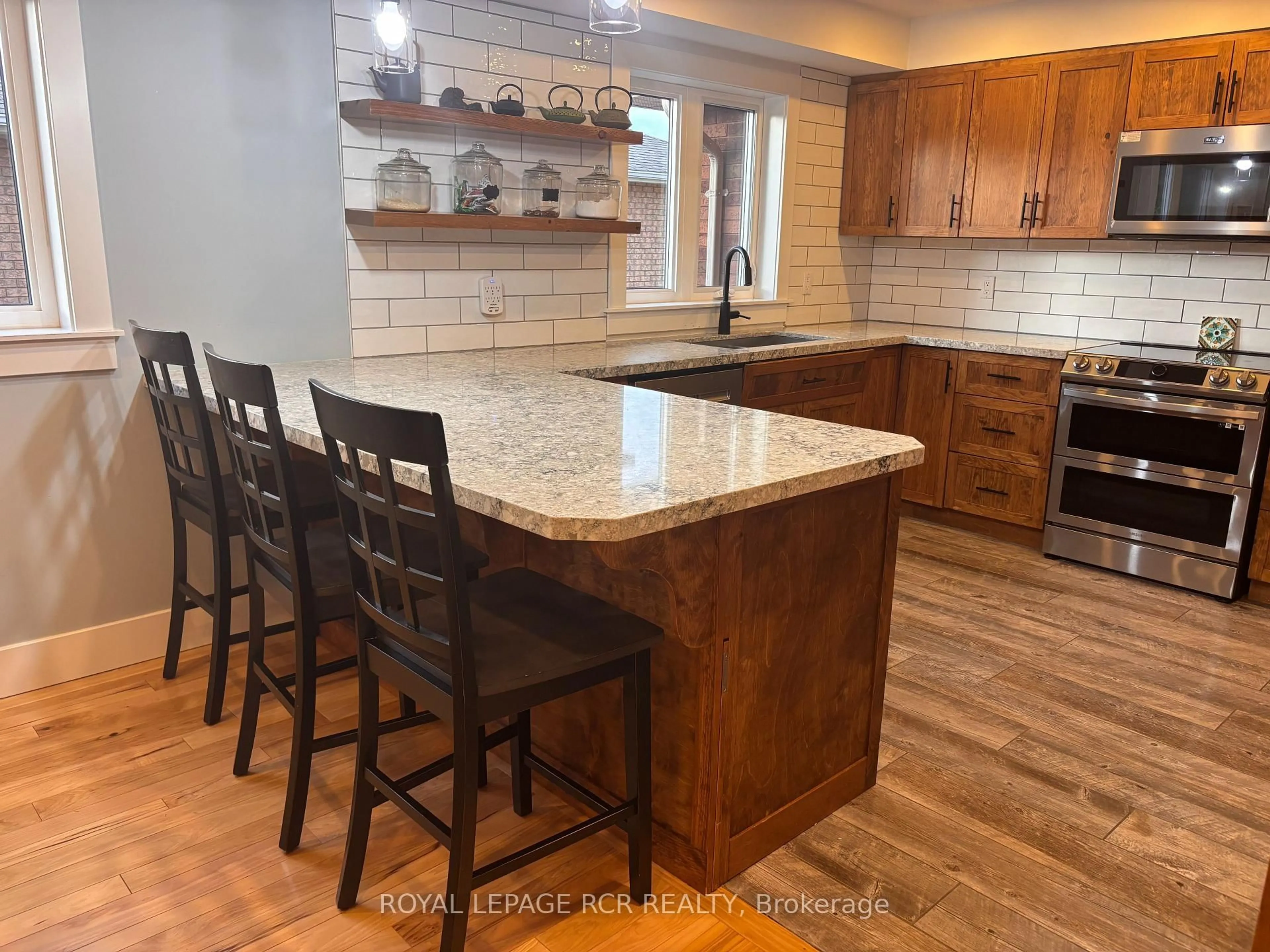 Open concept kitchen, ceramic/tile floor for 16 Loree Dr, Adjala-Tosorontio Ontario L0M 1J0